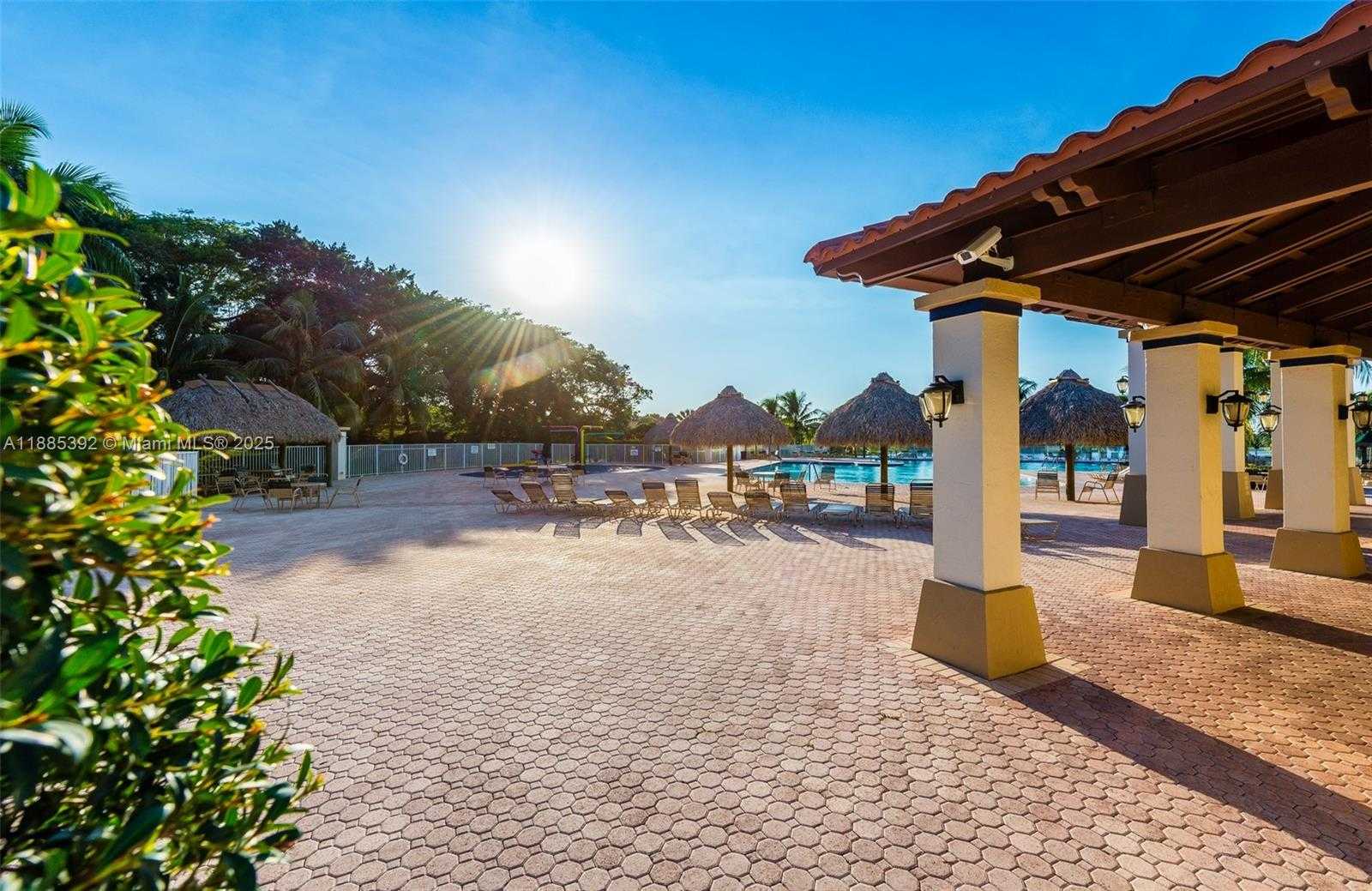 Small Image of 4295 GREENBRIAR LN, Weston Number 17