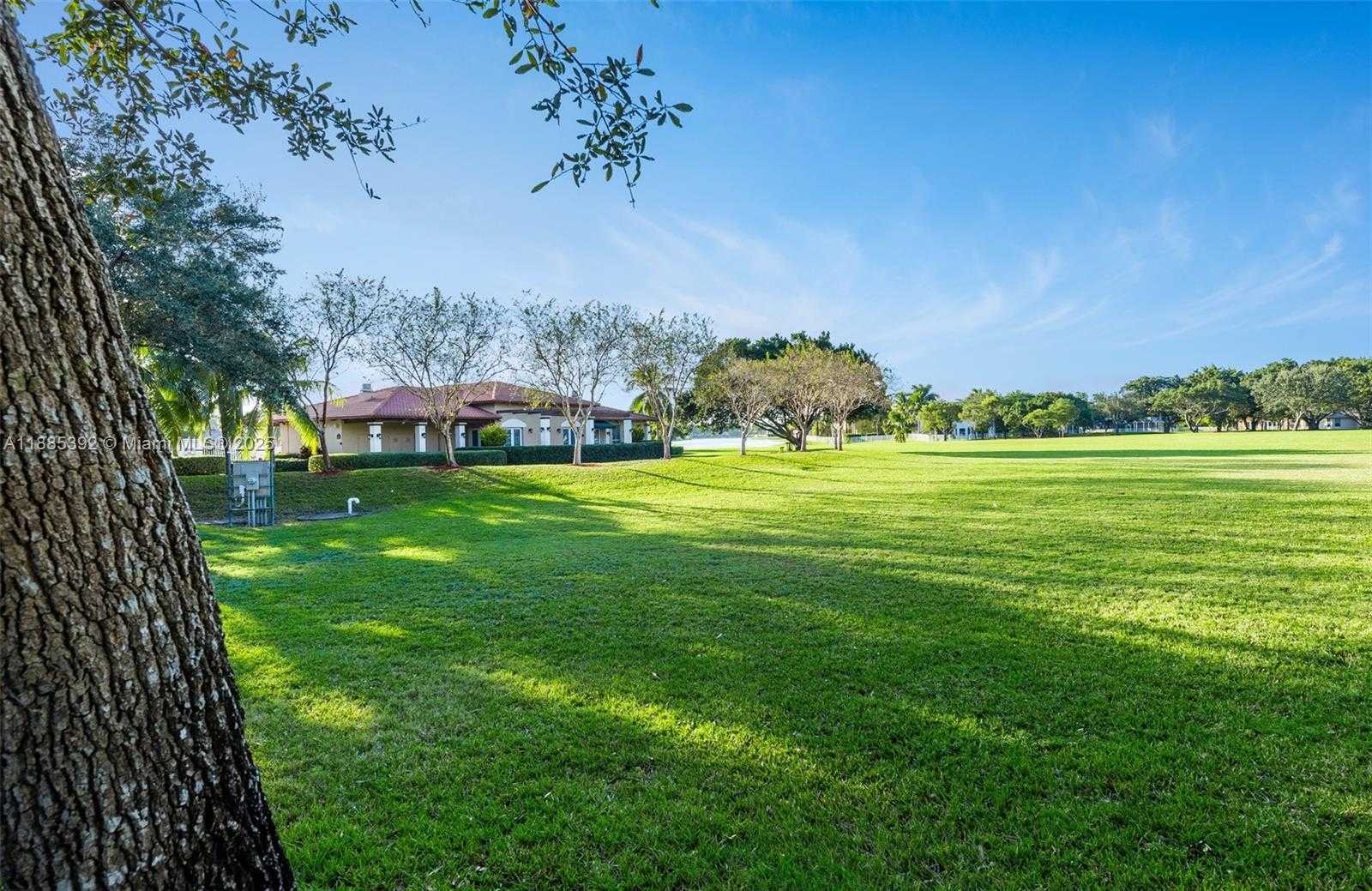 Small Image of 4295 GREENBRIAR LN, Weston Number 20
