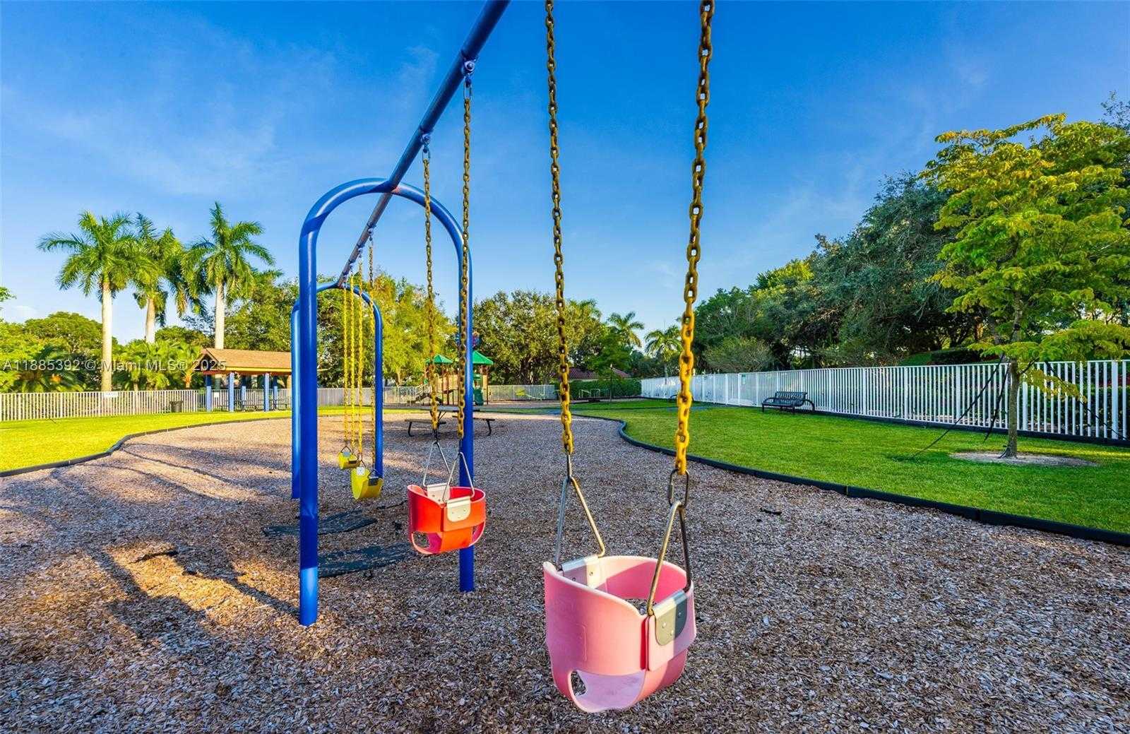 Small Image of 4295 GREENBRIAR LN, Weston Number 21