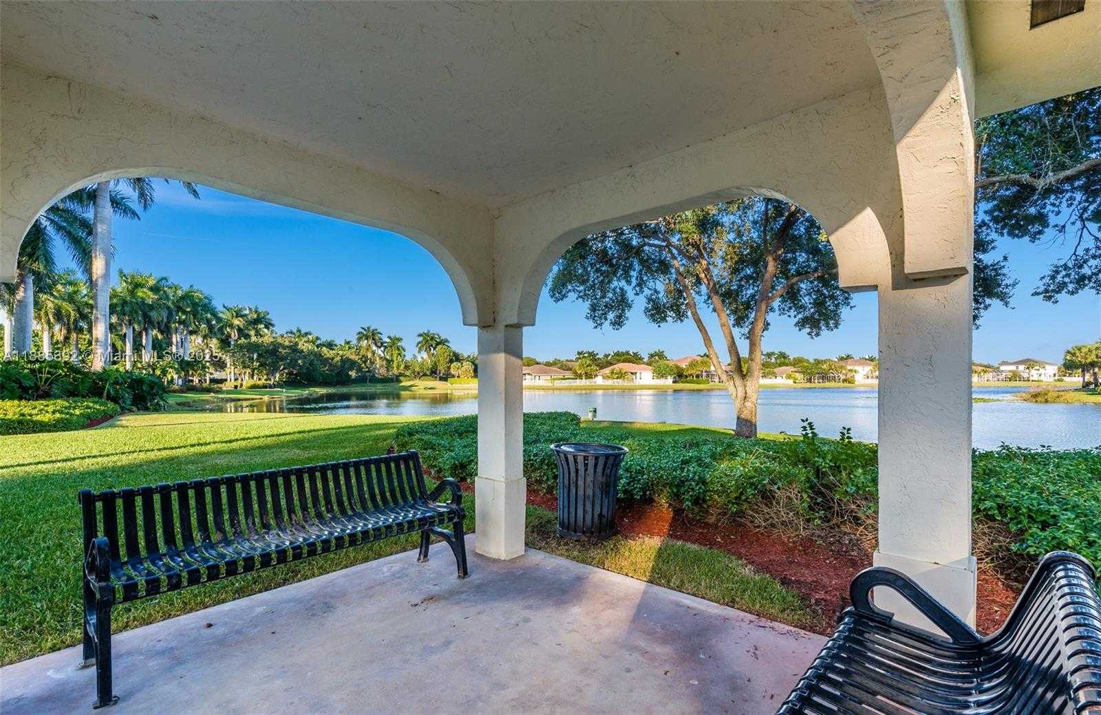 Small Image of 4295 GREENBRIAR LN, Weston Number 22