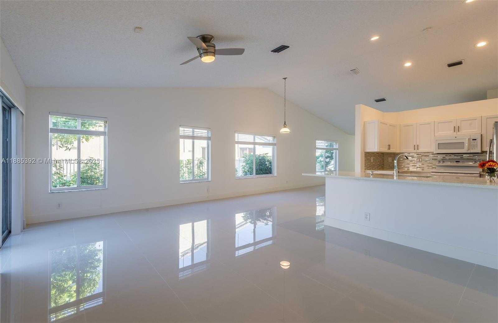 Small Image of 4295 GREENBRIAR LN, Weston Number 3