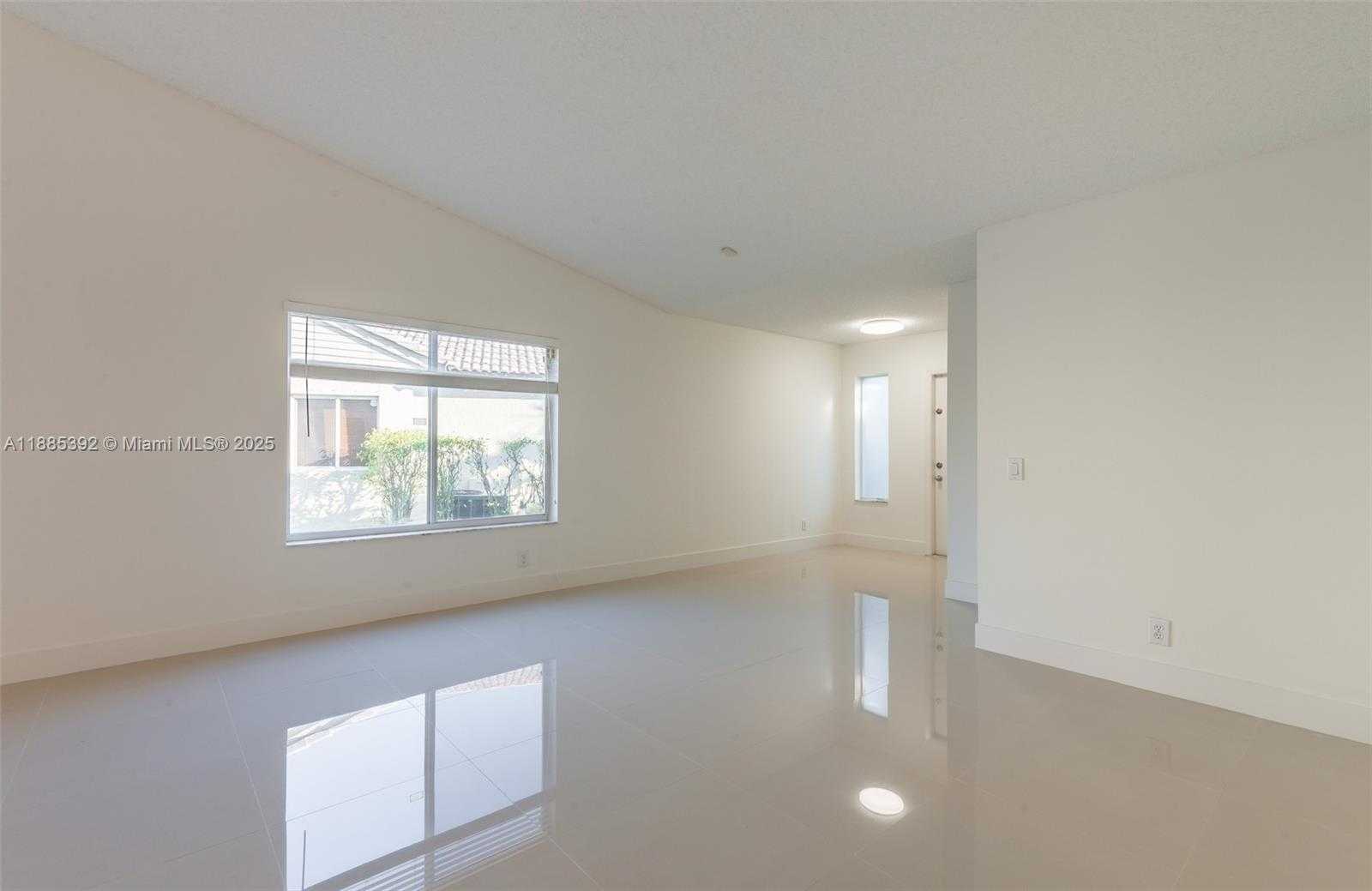 Small Image of 4295 GREENBRIAR LN, Weston Number 6