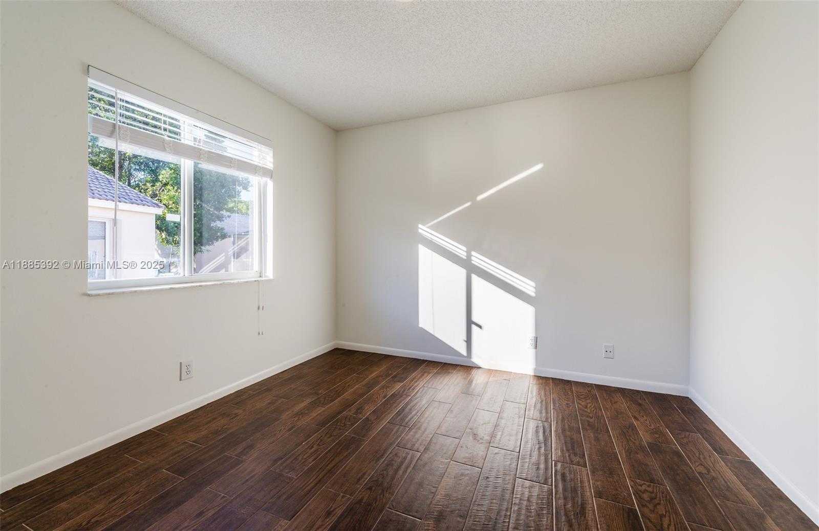 Small Image of 4295 GREENBRIAR LN, Weston Number 7
