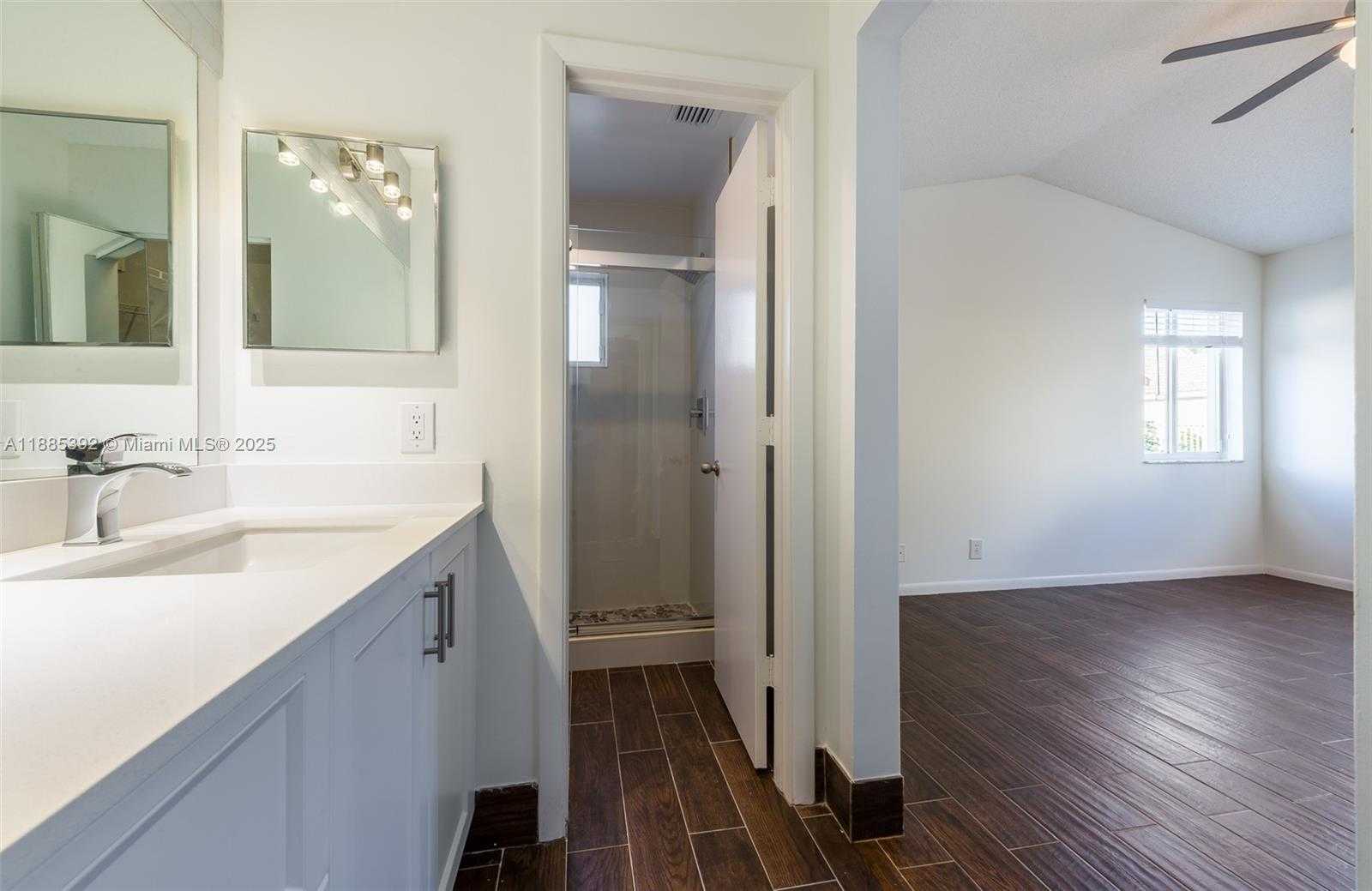 Small Image of 4295 GREENBRIAR LN, Weston Number 9