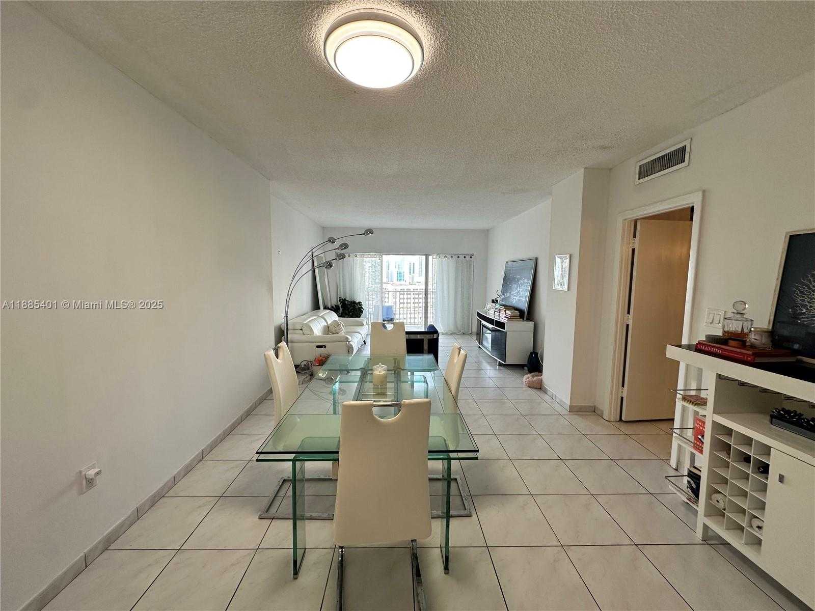 Small Image of 300 BAYVIEW DR #1209, Sunny Isles Beach Number 12