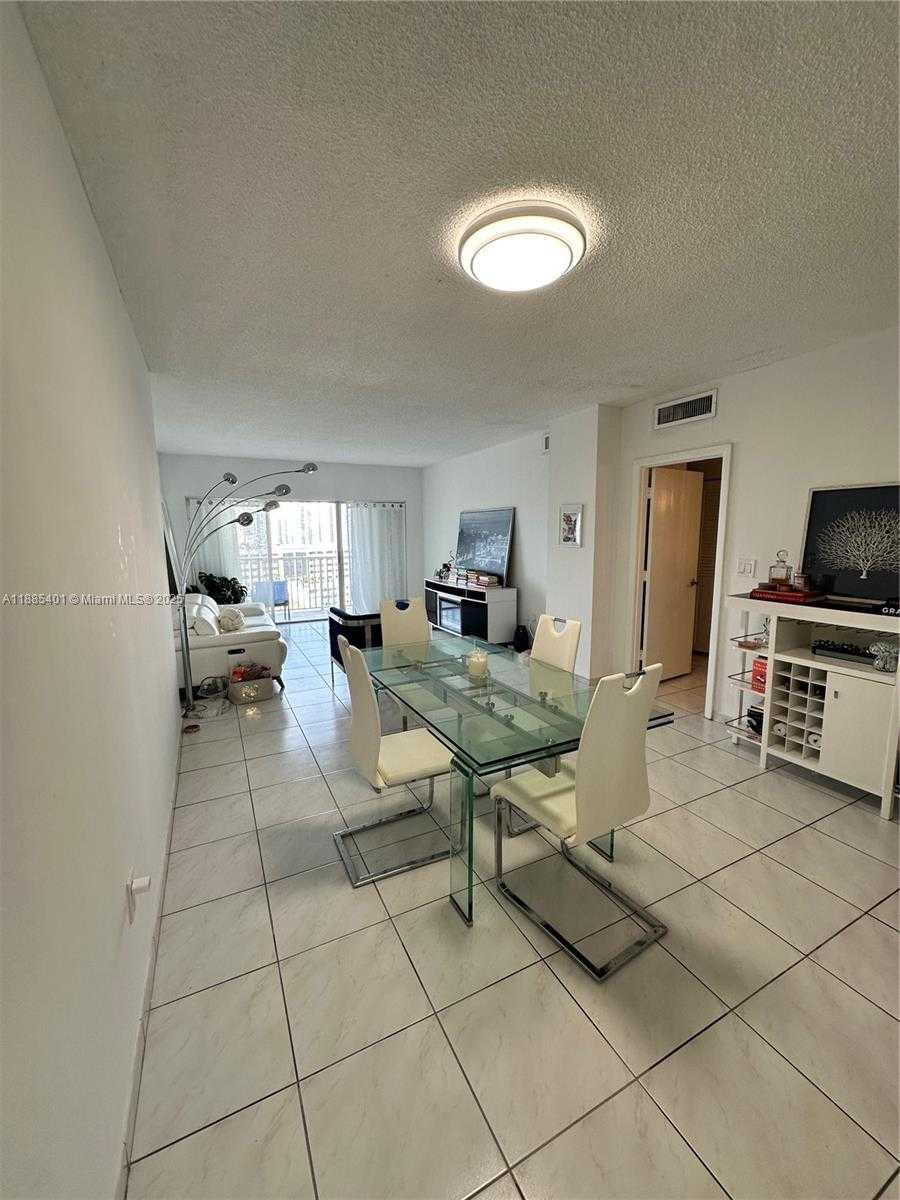 Small Image of 300 BAYVIEW DR #1209, Sunny Isles Beach Number 13