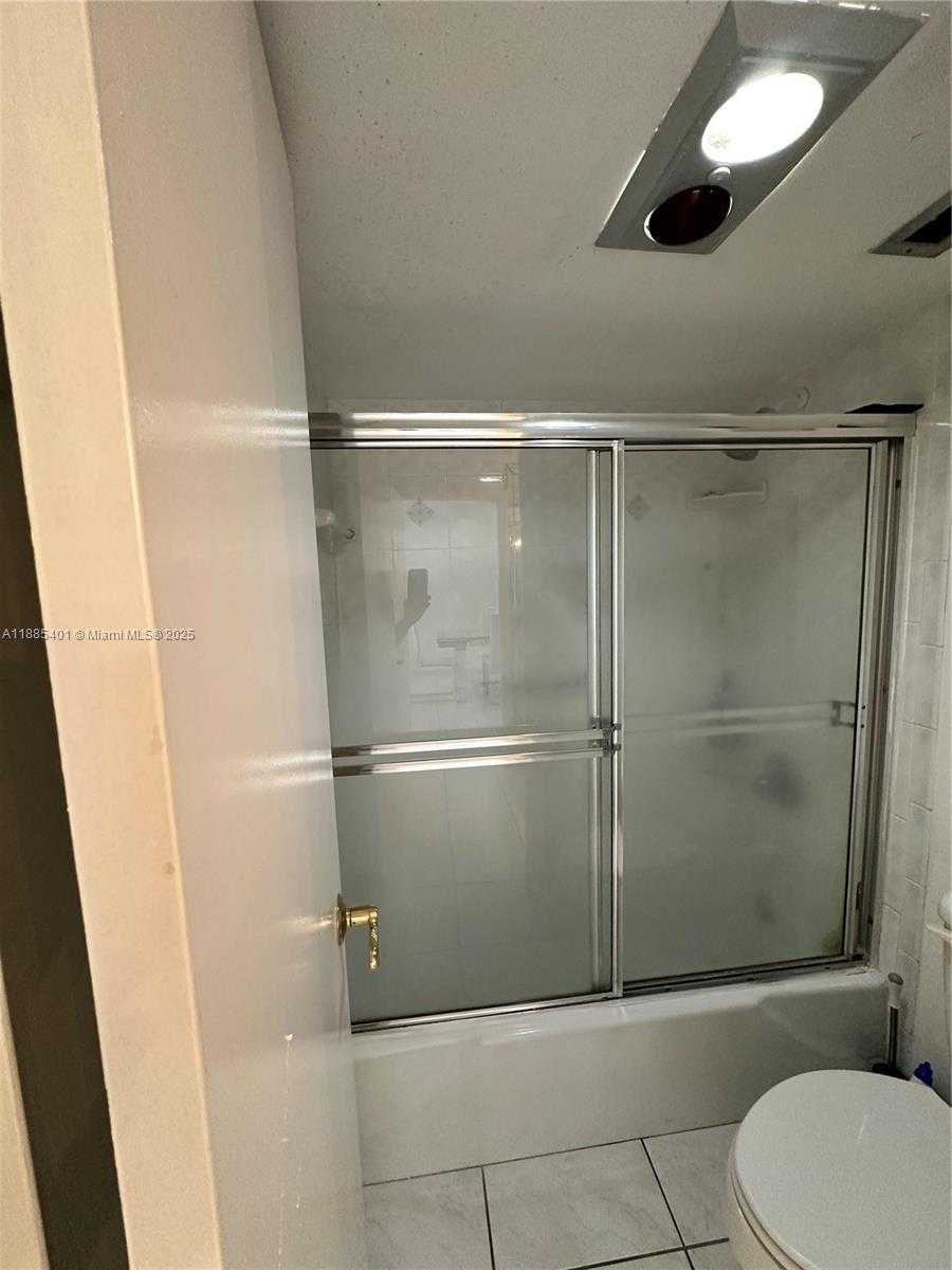 Small Image of 300 BAYVIEW DR #1209, Sunny Isles Beach Number 14