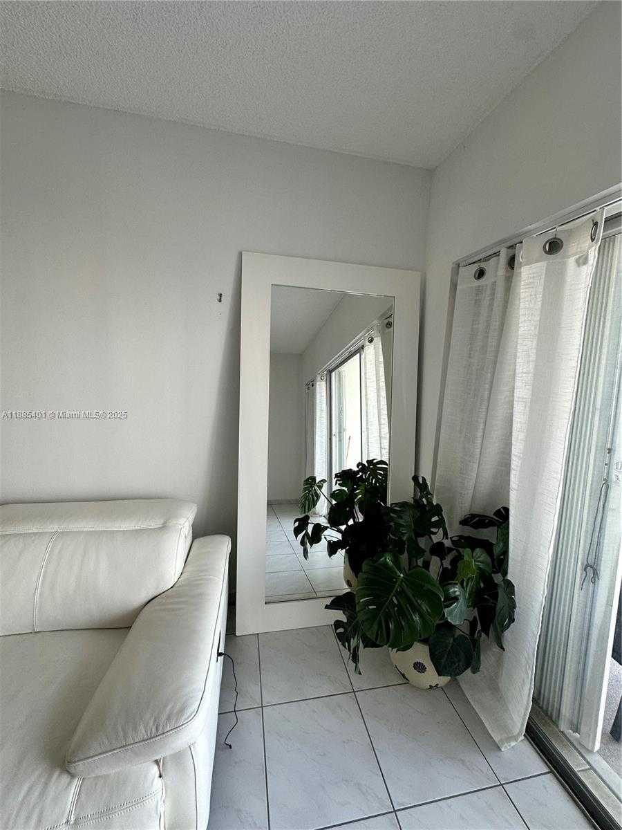 Small Image of 300 BAYVIEW DR #1209, Sunny Isles Beach Number 17