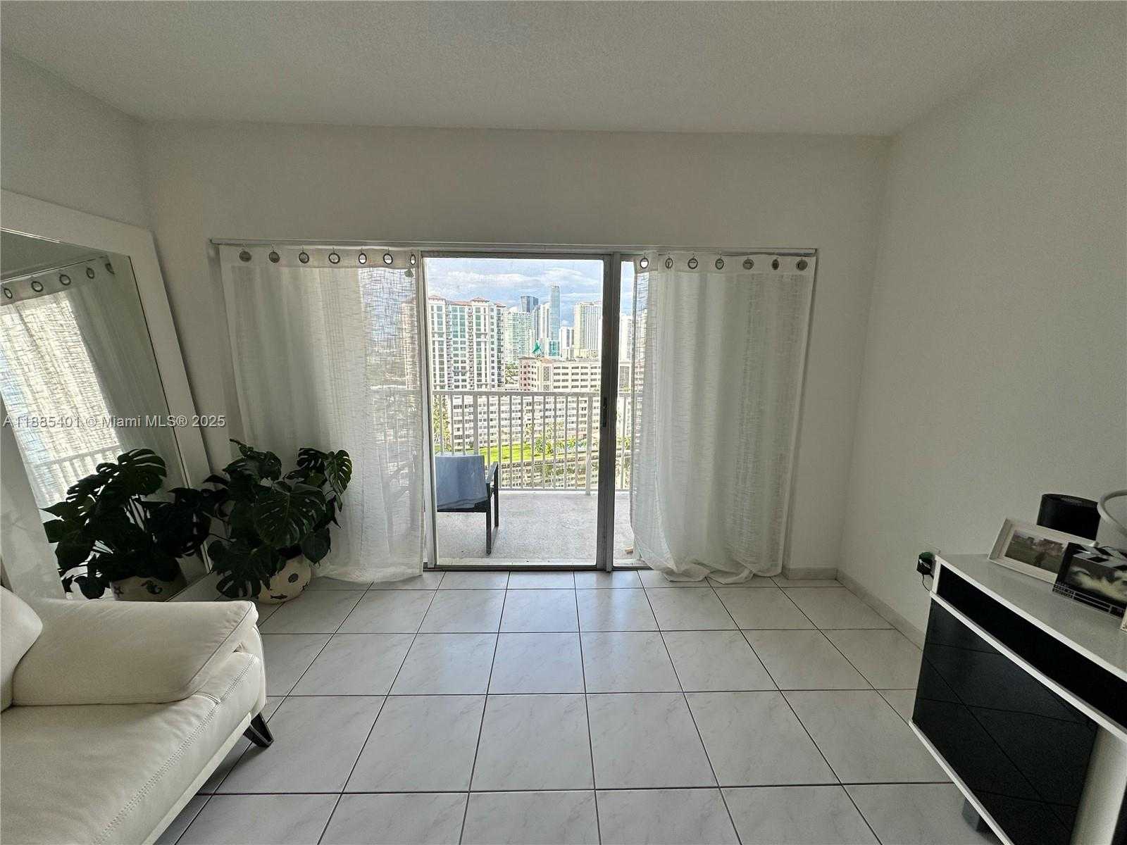 Small Image of 300 BAYVIEW DR #1209, Sunny Isles Beach Number 21