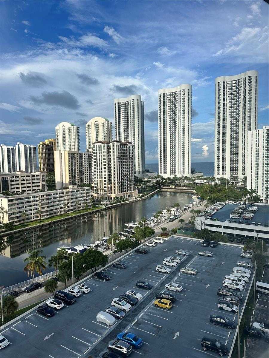 Small Image of 300 BAYVIEW DR #1209, Sunny Isles Beach Number 25
