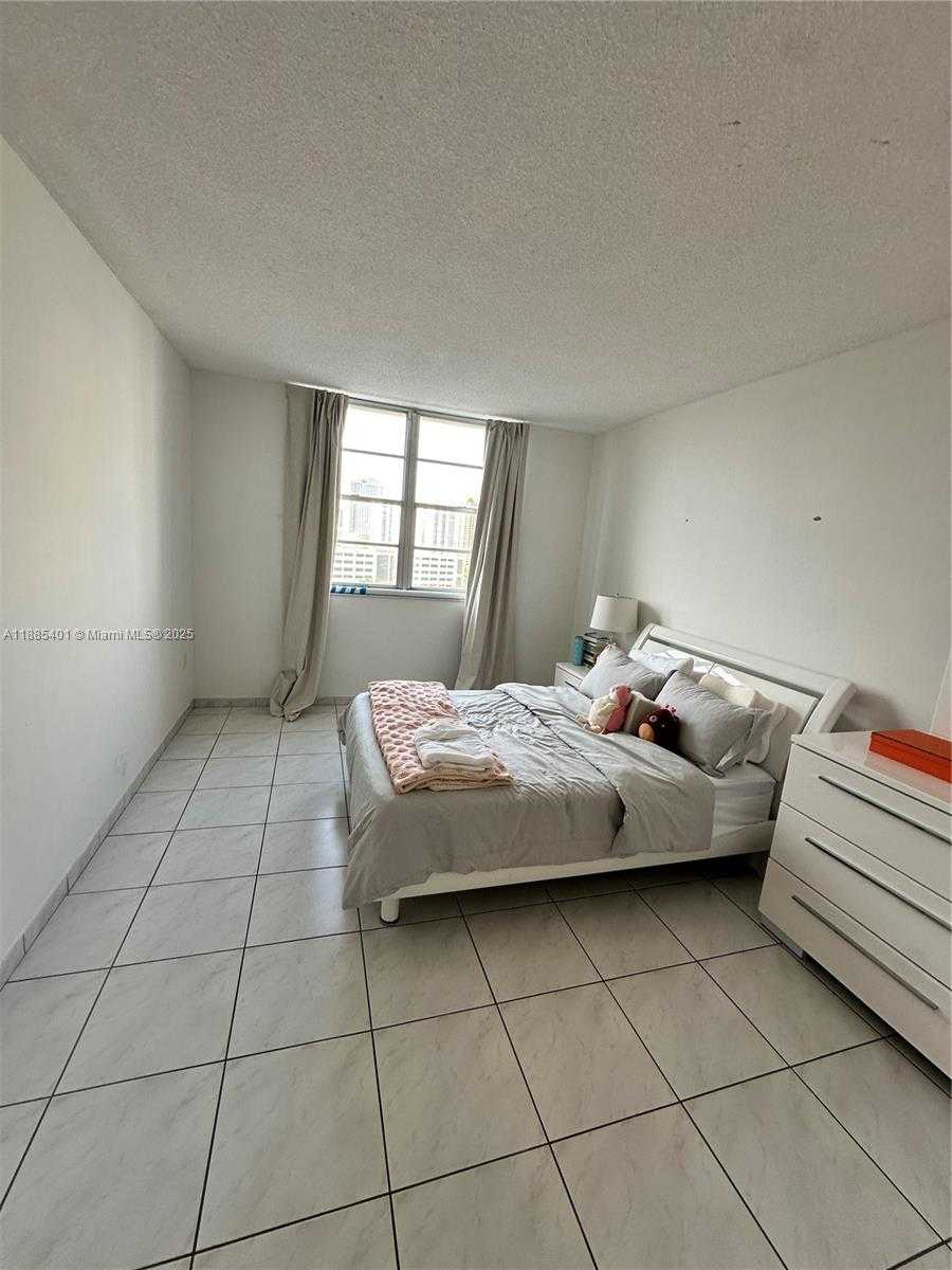 Small Image of 300 BAYVIEW DR #1209, Sunny Isles Beach Number 26
