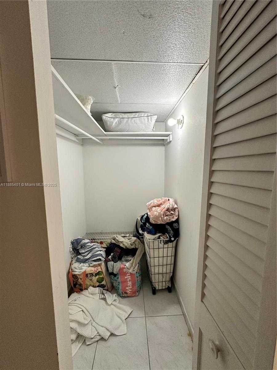 Small Image of 300 BAYVIEW DR #1209, Sunny Isles Beach Number 28