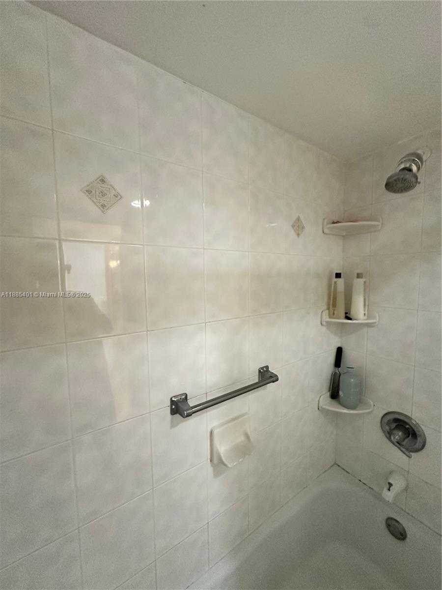 Small Image of 300 BAYVIEW DR #1209, Sunny Isles Beach Number 30