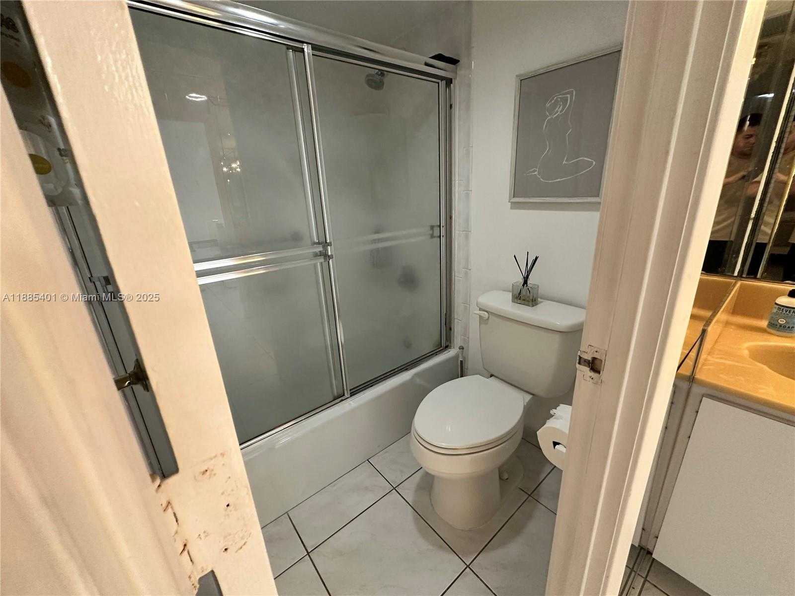 Small Image of 300 BAYVIEW DR #1209, Sunny Isles Beach Number 31