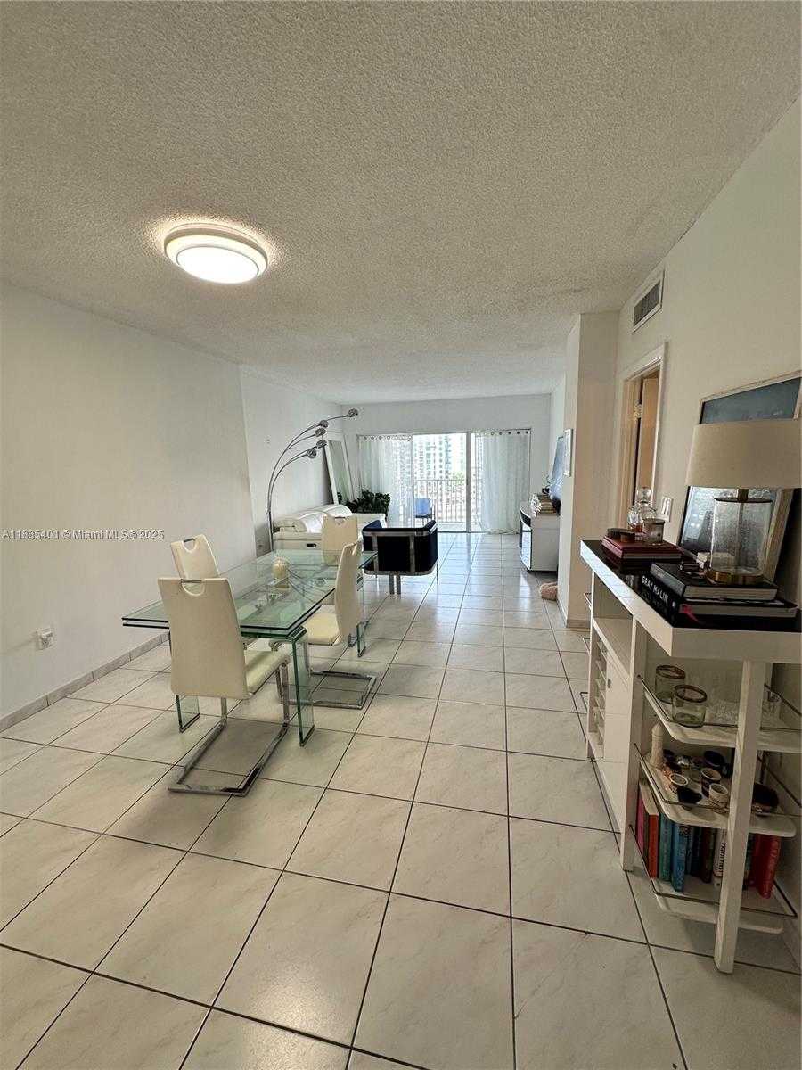 Small Image of 300 BAYVIEW DR #1209, Sunny Isles Beach Number 7