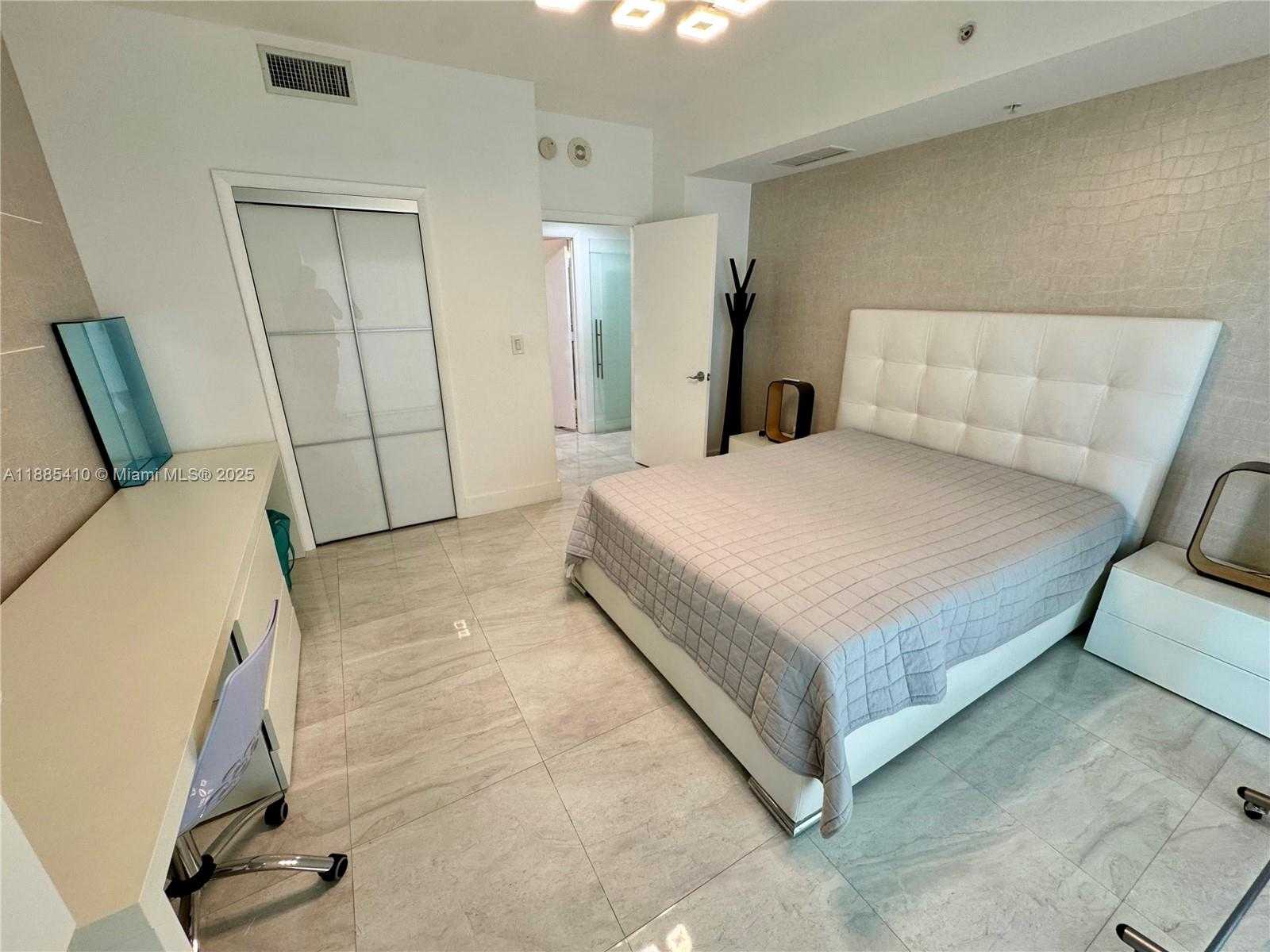 Small Image of 244 BISCAYNE BLVD #2906, Miami Number 16