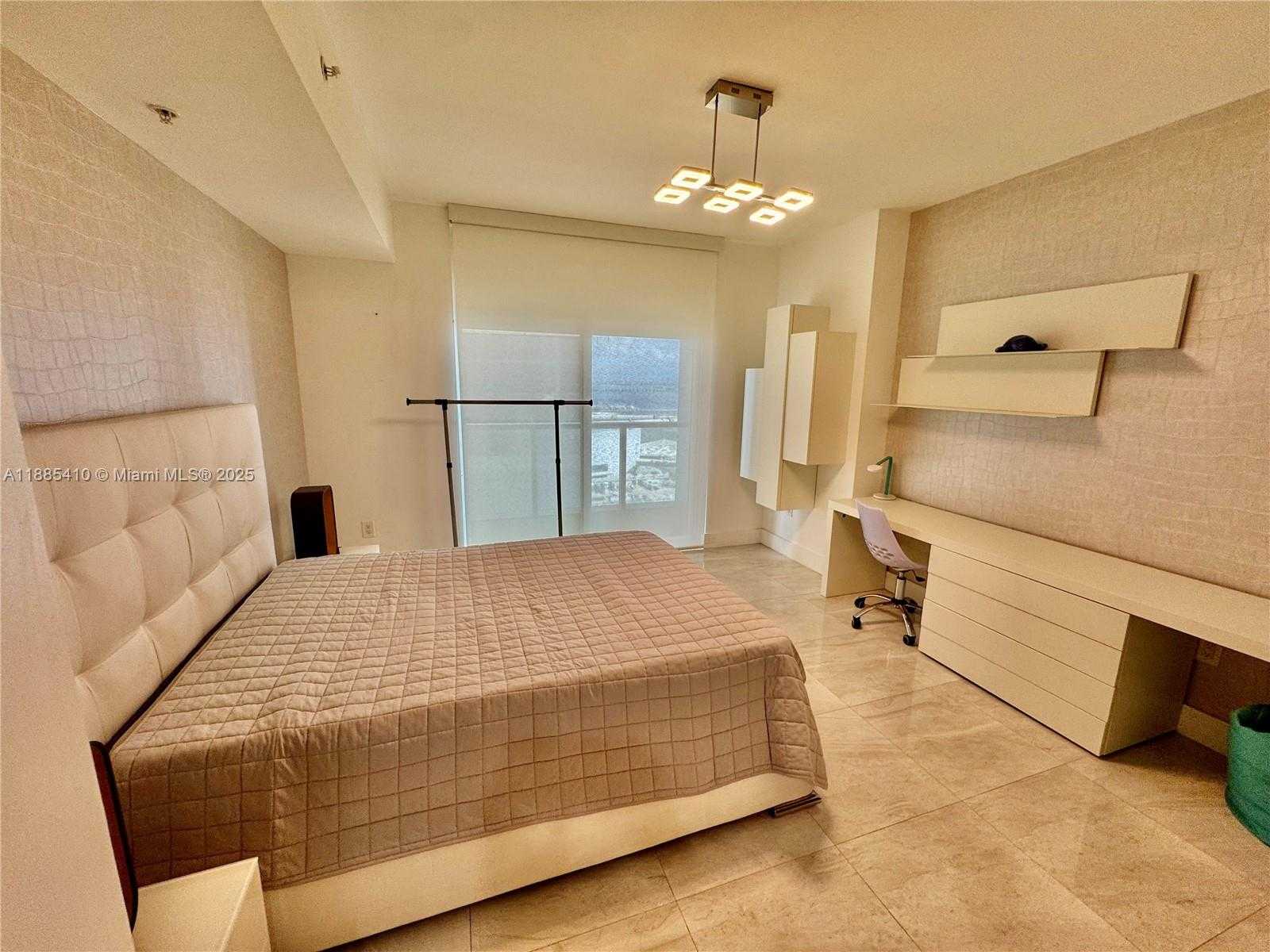 Small Image of 244 BISCAYNE BLVD #2906, Miami Number 19