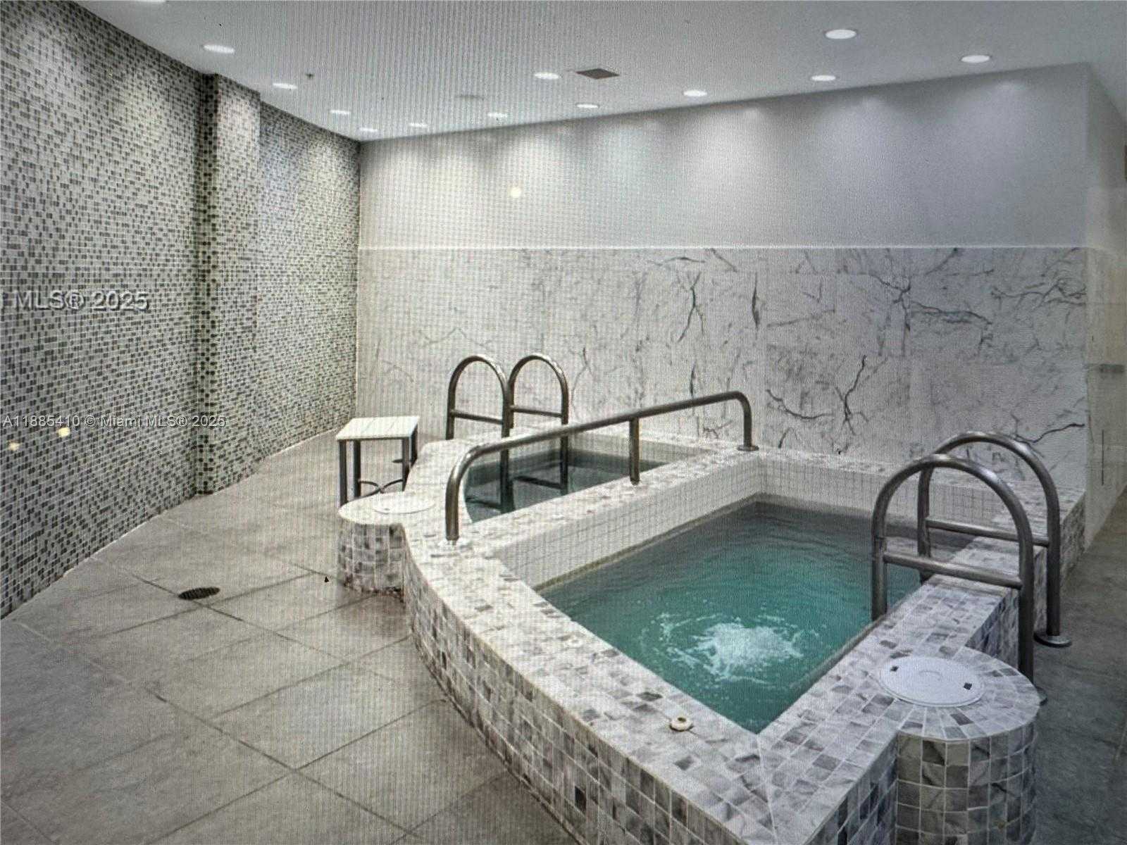 Small Image of 244 BISCAYNE BLVD #2906, Miami Number 4