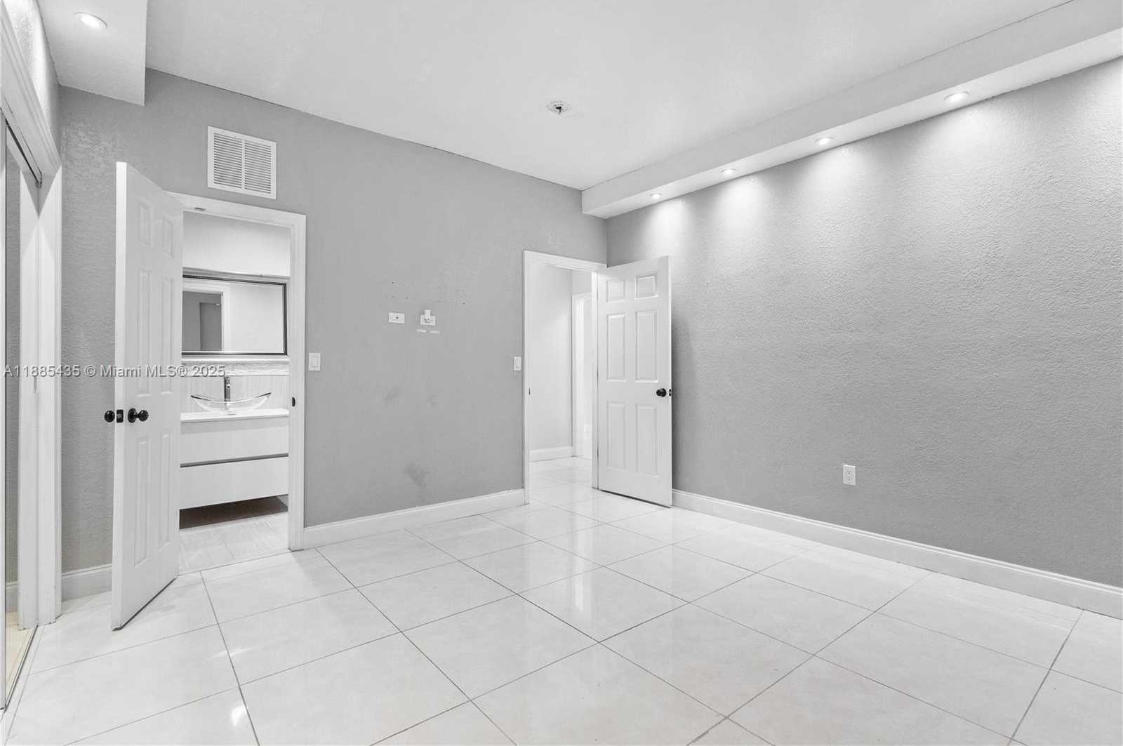 Small Image of 15823 SOUTH WEST 79TH ST, Miami Number 25