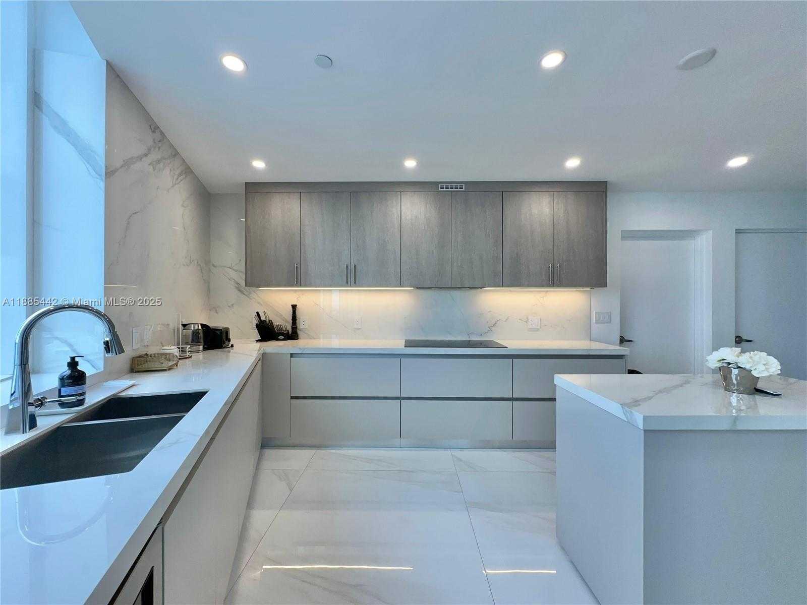 Small Image of 15901 COLLINS AVE #2406, Sunny Isles Beach Number 10