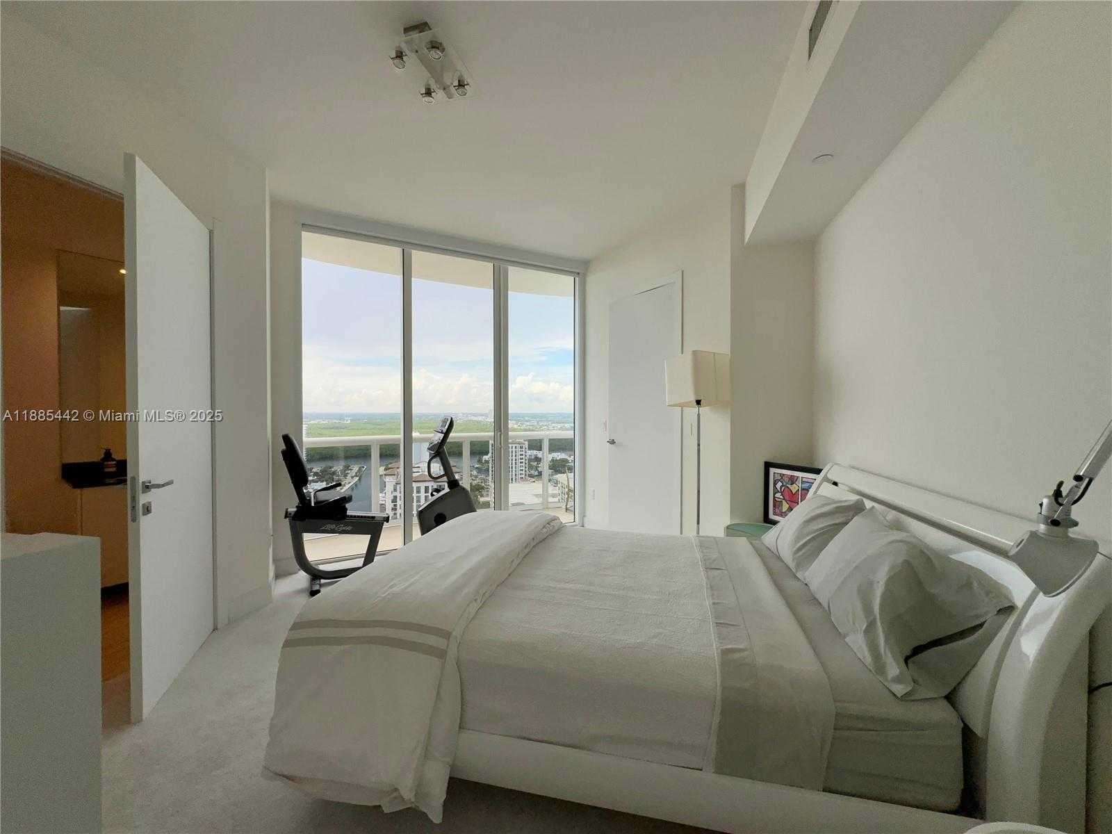Small Image of 15901 COLLINS AVE #2406, Sunny Isles Beach Number 21