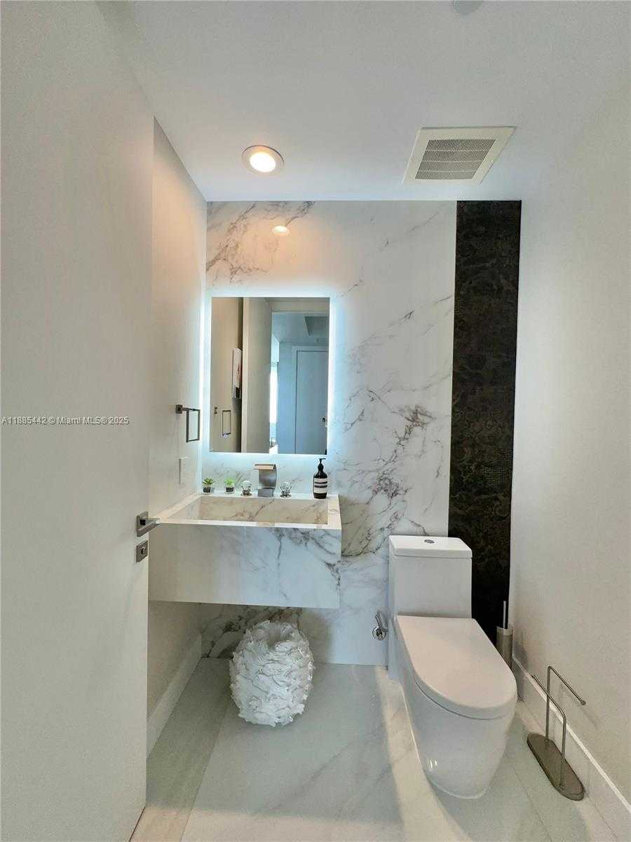Small Image of 15901 COLLINS AVE #2406, Sunny Isles Beach Number 5