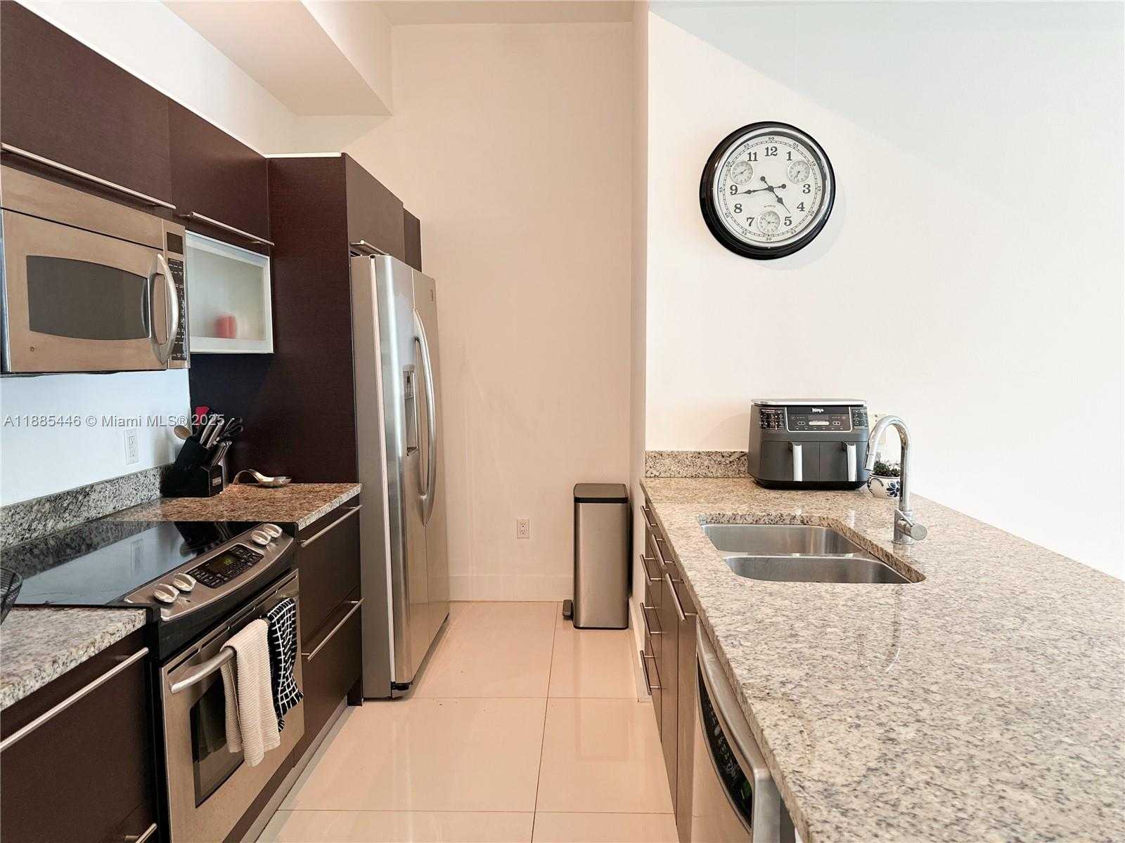 Small Image of 950 BRICKELL BAY DR #1001, Miami Number 11