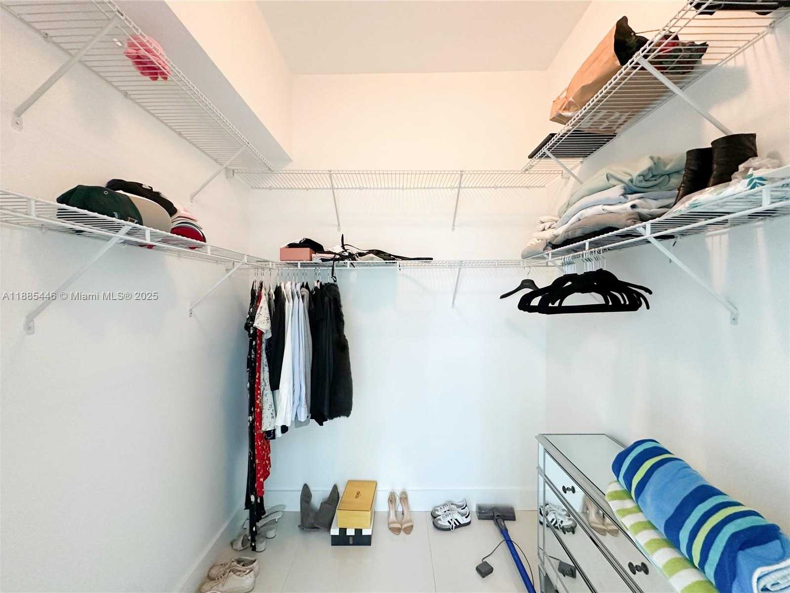 Small Image of 950 BRICKELL BAY DR #1001, Miami Number 12