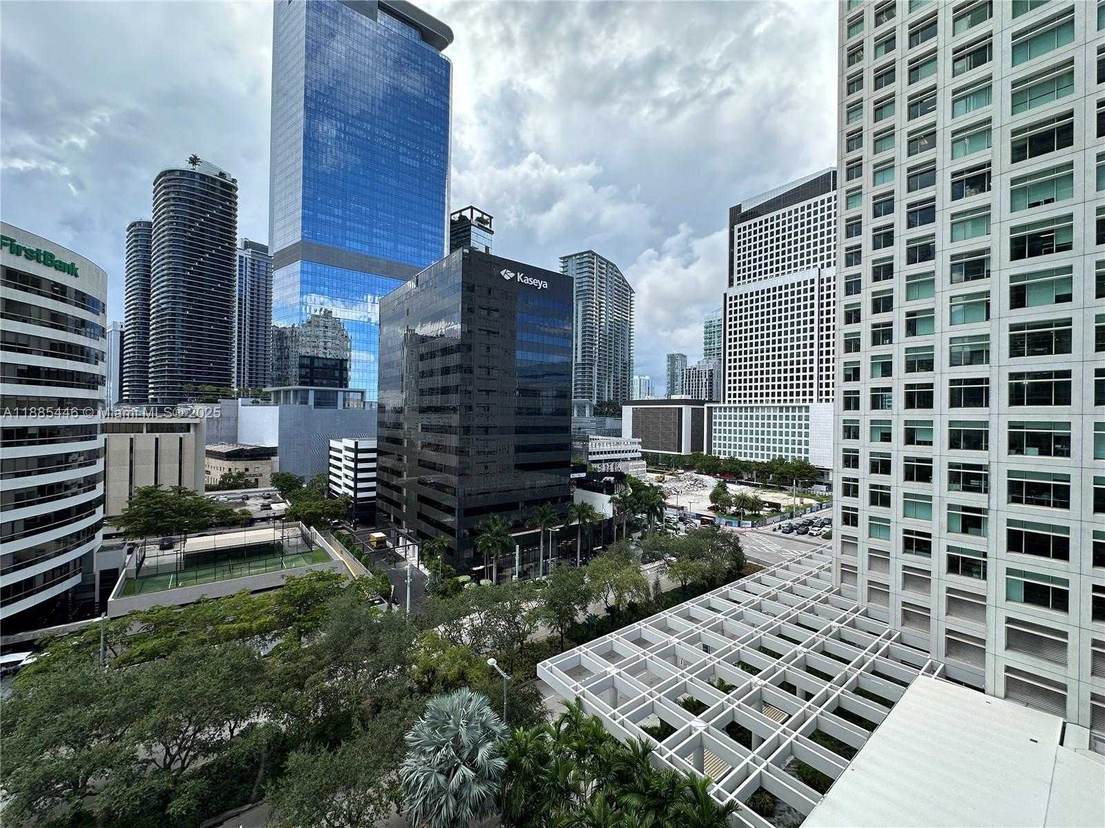 Small Image of 950 BRICKELL BAY DR #1001, Miami Number 14