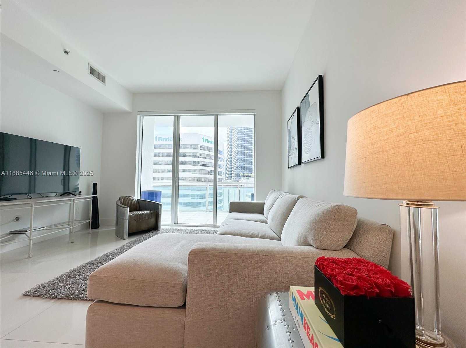 Small Image of 950 BRICKELL BAY DR #1001, Miami Number 4