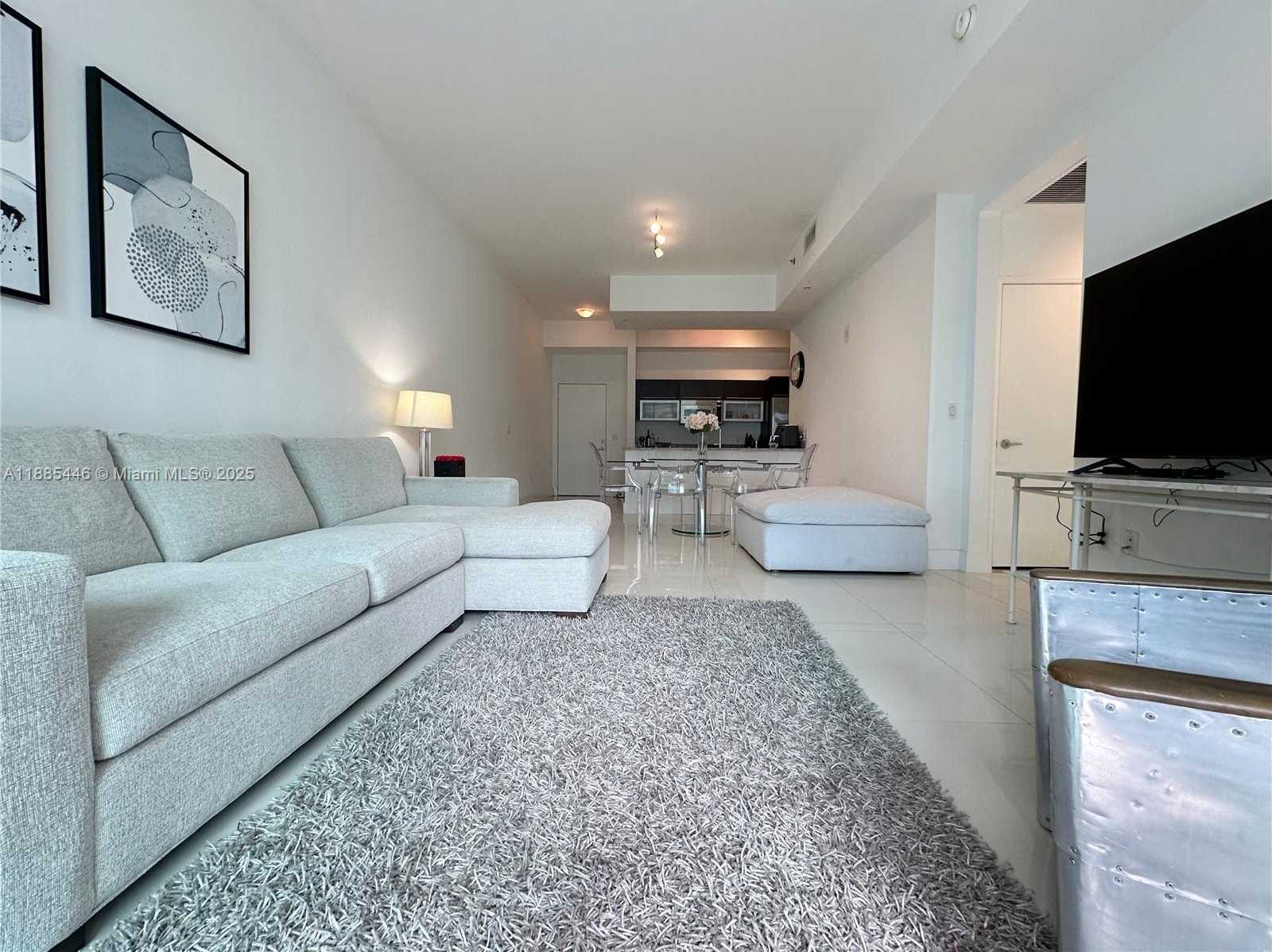Small Image of 950 BRICKELL BAY DR #1001, Miami Number 5