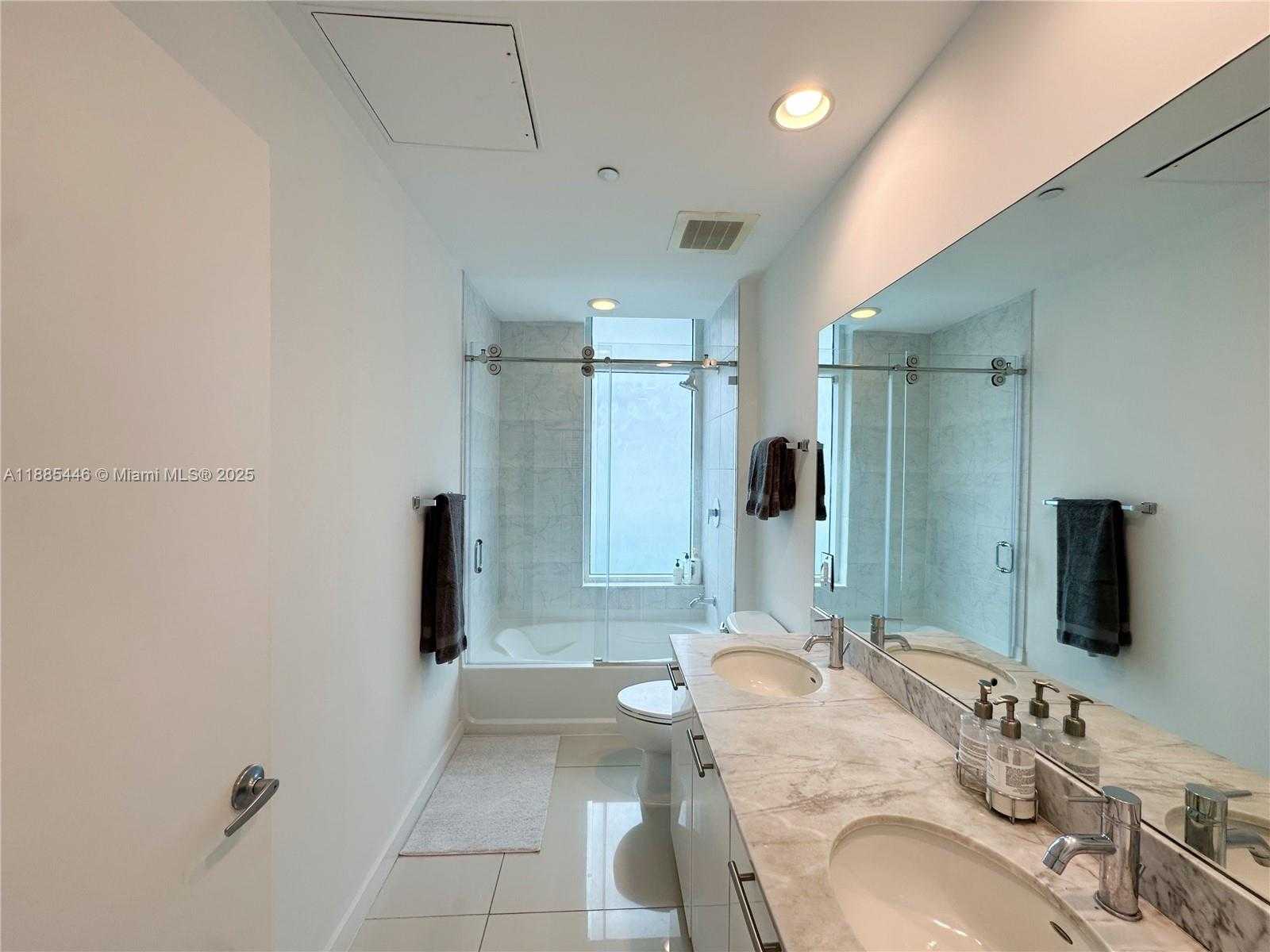 Small Image of 950 BRICKELL BAY DR #1001, Miami Number 8