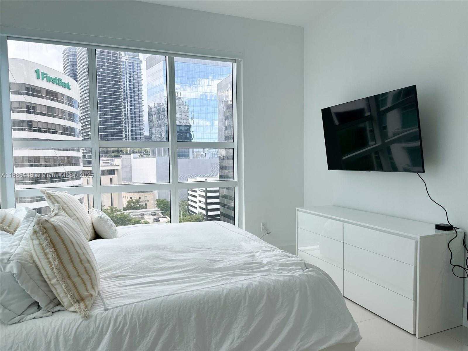 Small Image of 950 BRICKELL BAY DR #1001, Miami Number 9