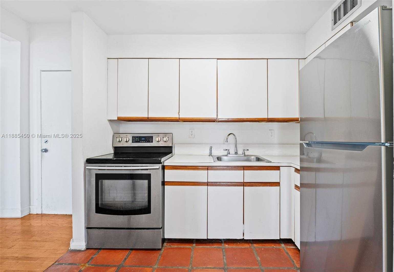 Small Image of 1200 EUCLID AVE #301, Miami Beach Number 15