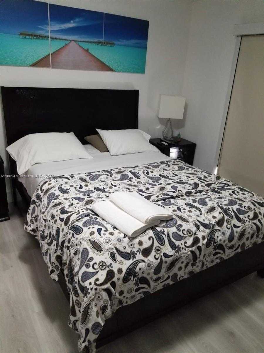 Small Image of 5764 NORTH WEST 98TH PL #5764, Doral Number 11