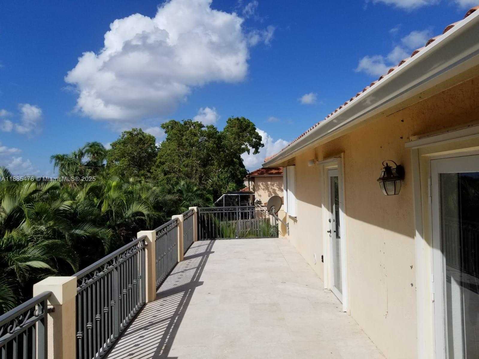 Small Image of 5764 NORTH WEST 98TH PL #5764, Doral Number 2