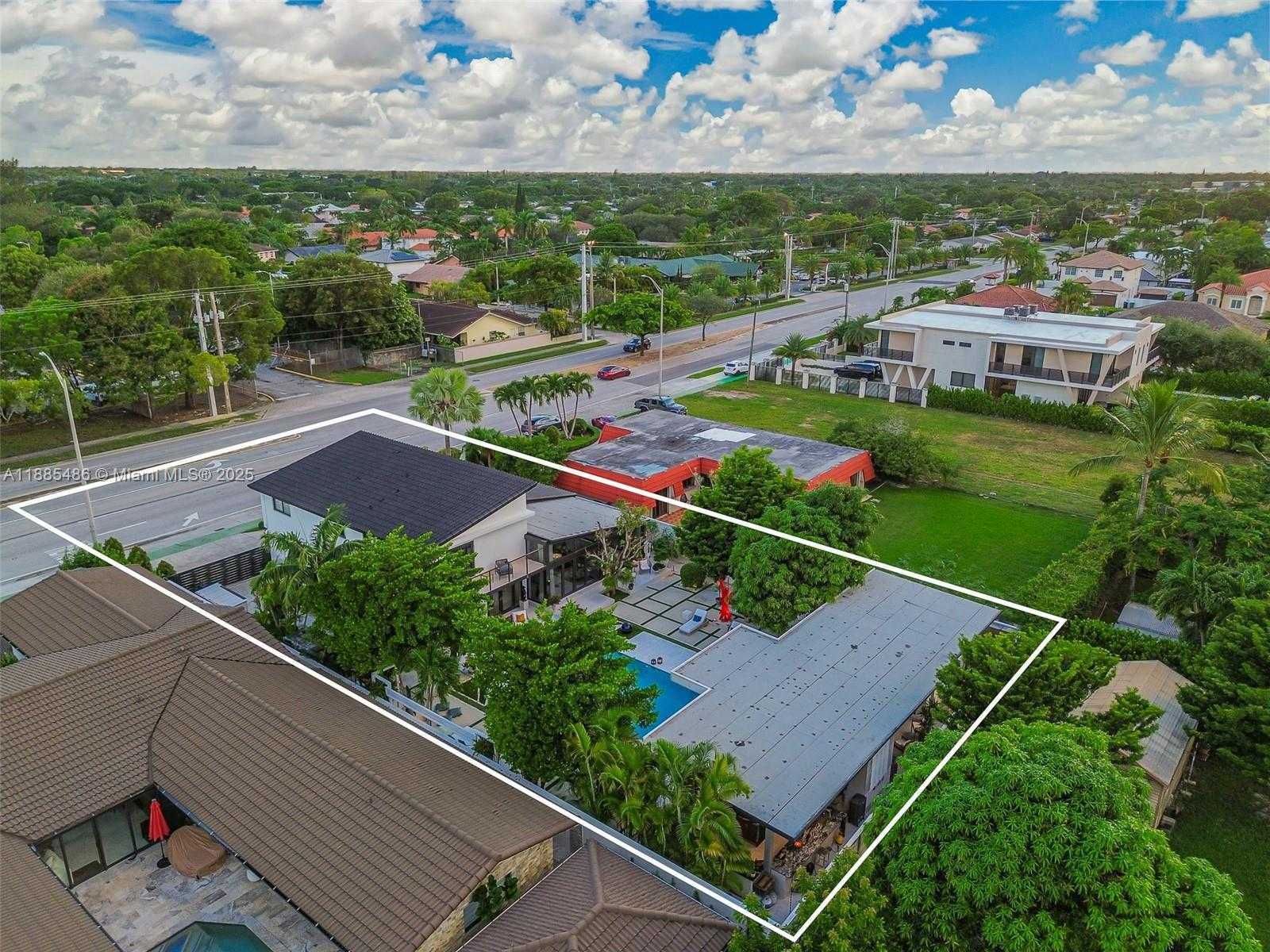Small Image of 8761 SOUTH WEST 56TH ST, Miami Number 2