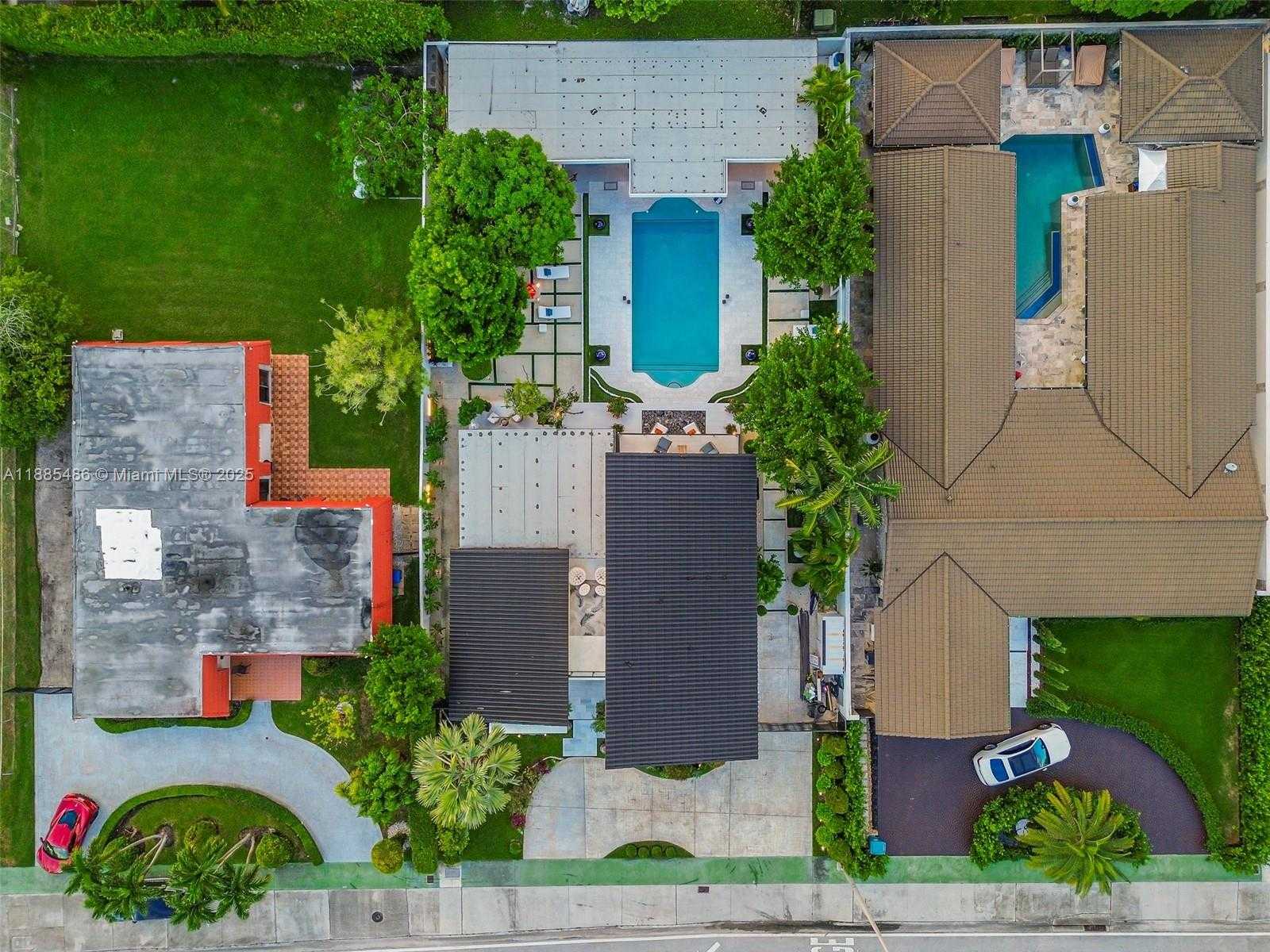 Small Image of 8761 SOUTH WEST 56TH ST, Miami Number 3