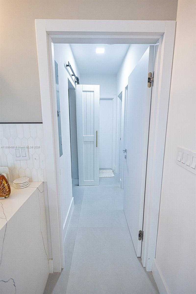 Small Image of 10506 SOUTH WEST 89TH PL, Miami Number 17