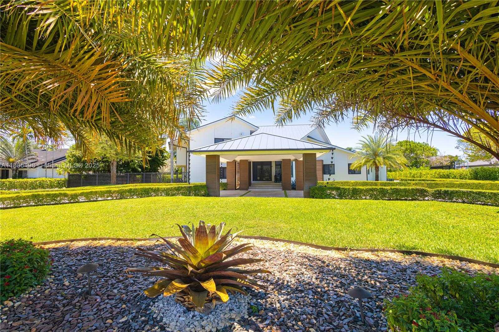 Small Image of 10506 SOUTH WEST 89TH PL, Miami Number 2