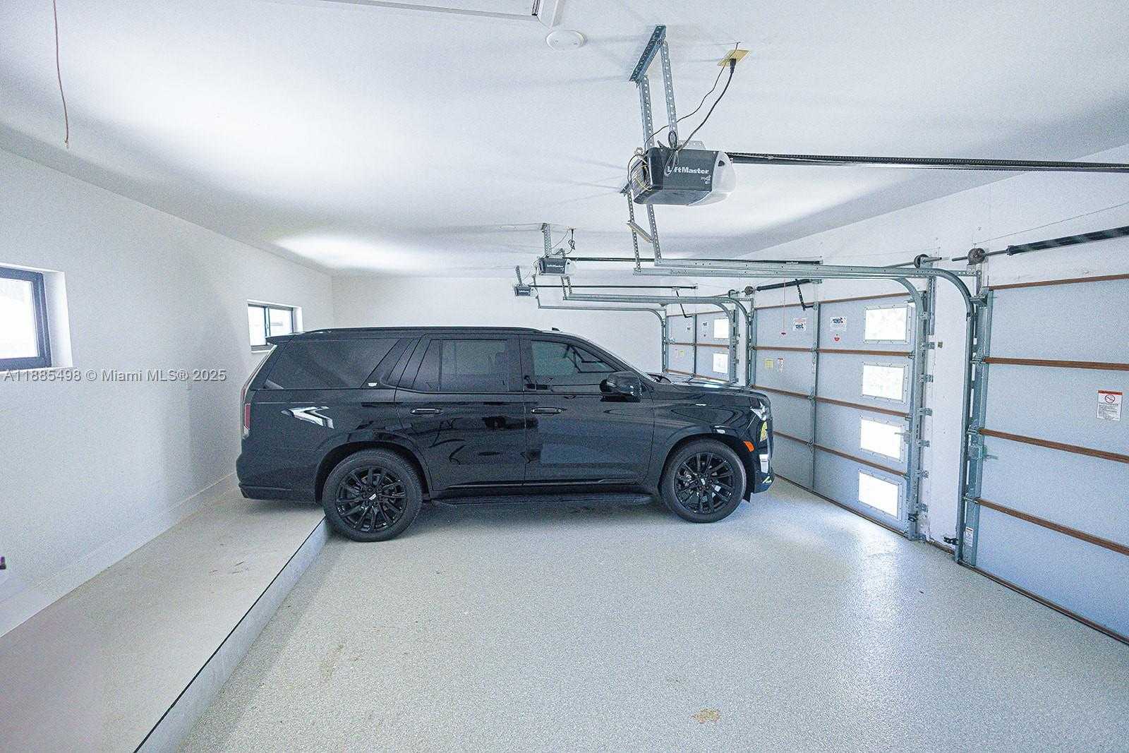 Small Image of 10506 SOUTH WEST 89TH PL, Miami Number 25