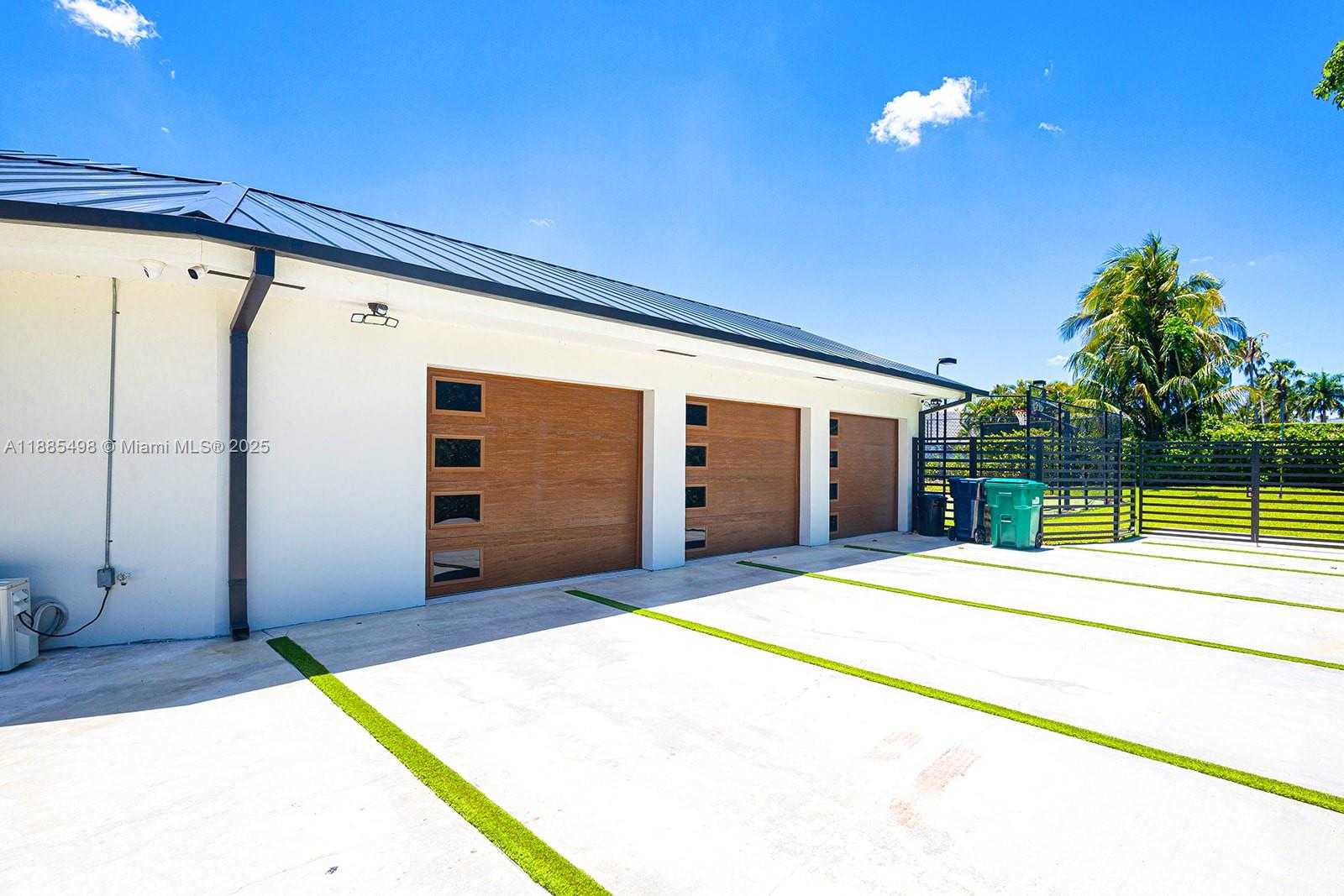 Small Image of 10506 SOUTH WEST 89TH PL, Miami Number 6