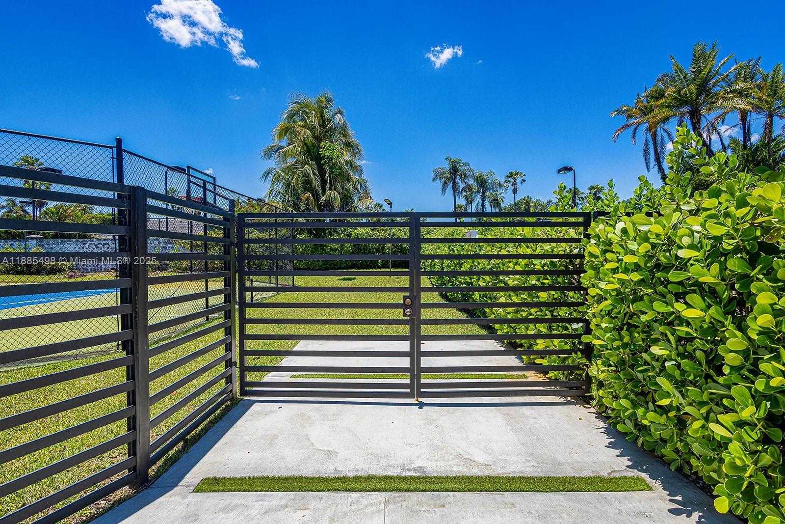 Small Image of 10506 SOUTH WEST 89TH PL, Miami Number 7