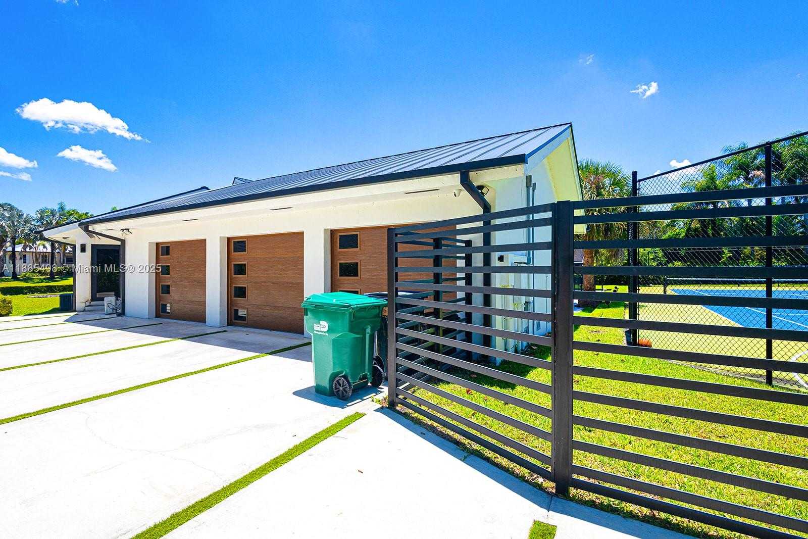 Small Image of 10506 SOUTH WEST 89TH PL, Miami Number 8