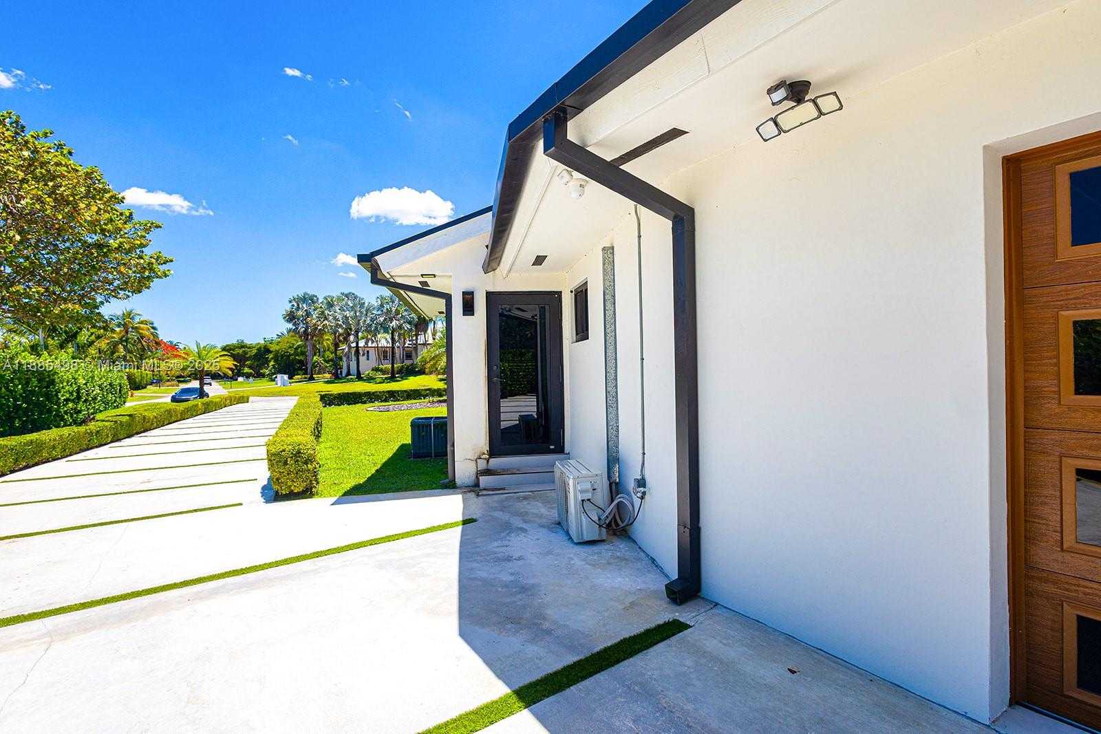 Small Image of 10506 SOUTH WEST 89TH PL, Miami Number 9