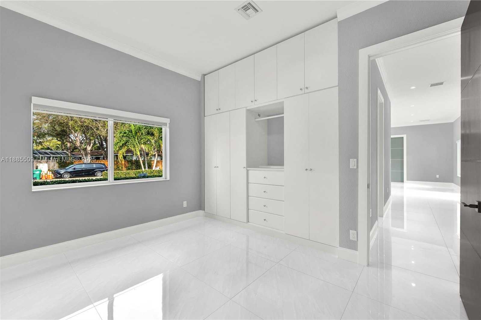 Small Image of 11921 SOUTH WEST 82ND RD, Miami Number 11