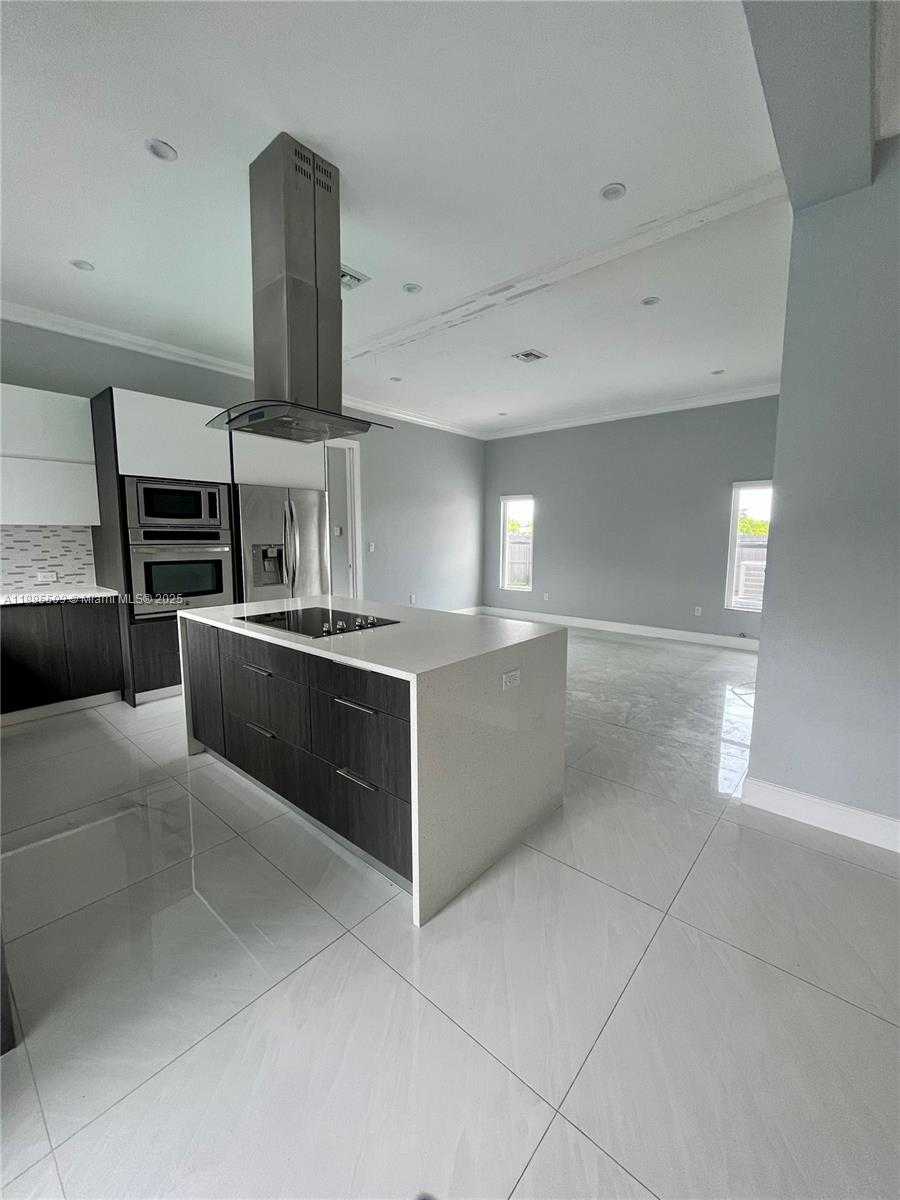 Small Image of 11921 SOUTH WEST 82ND RD, Miami Number 20