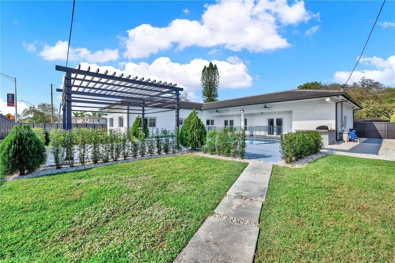 Small Image of 11921 SOUTH WEST 82ND RD, Miami Number 24