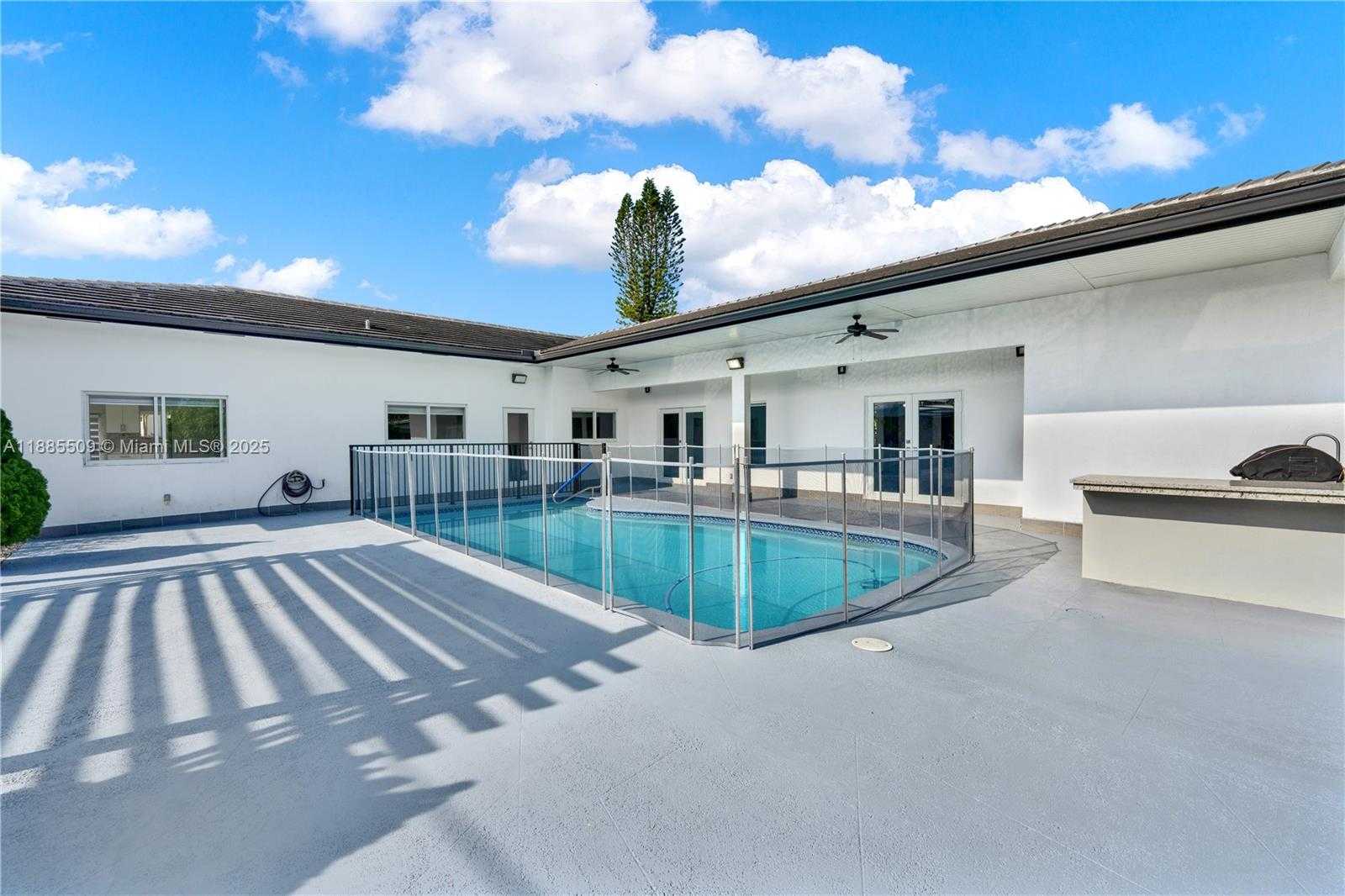Small Image of 11921 SOUTH WEST 82ND RD, Miami Number 26