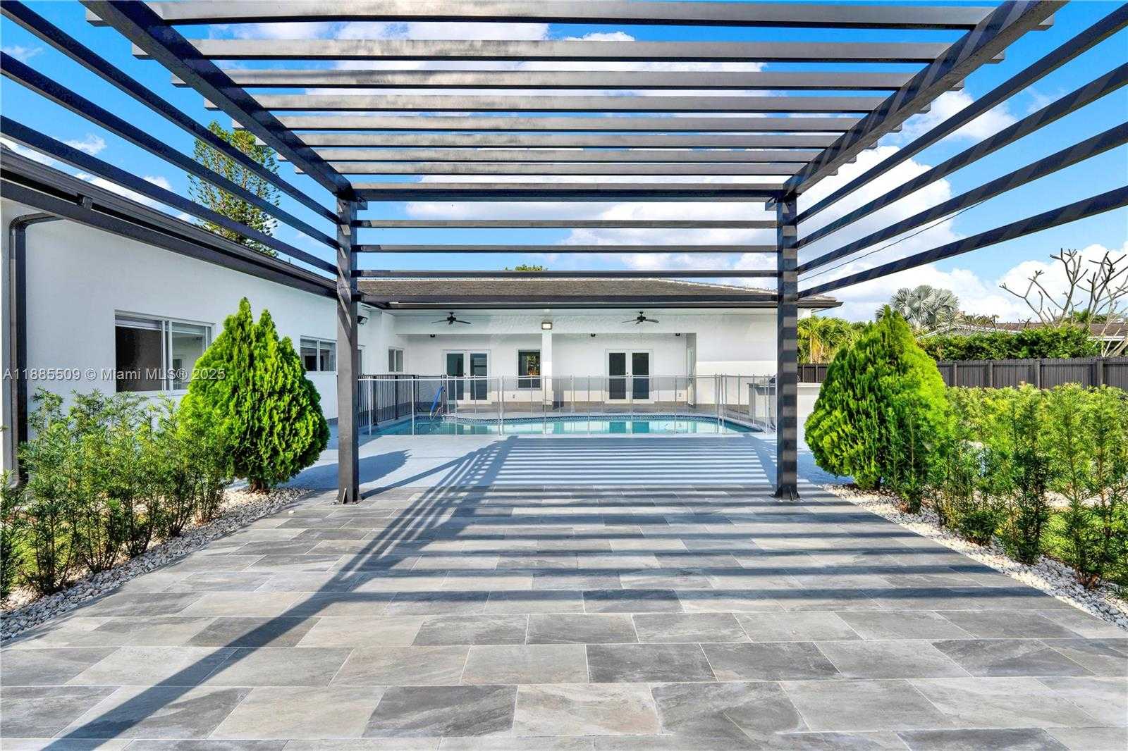 Small Image of 11921 SOUTH WEST 82ND RD, Miami Number 28